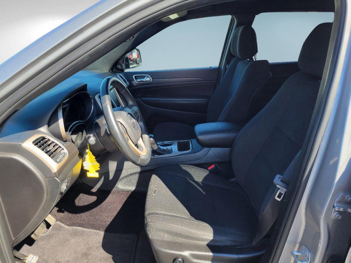 2017 Billet Silver Metallic Clearcoat /Black Jeep Grand Cherokee Laredo (1C4RJEAG7HC) with an Regular Unleaded V-6 3.6 L/220 engine, 8-Speed Automatic w/OD transmission, located at 7000 Northlake Connector, Columbus, GA, 31904, (706) 987-8085, 32.524975, -84.978134 - 2017 Jeep Grand Cherokee Laredo - Photo#9