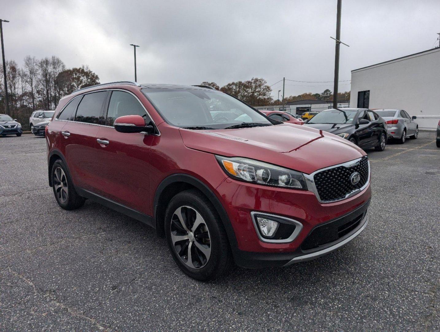 2017 /Stone Beige Kia Sorento EX (5XYPH4A12HG) with an Intercooled Turbo Regular Unleaded I-4 2.0 L/122 engine, 6-Speed Automatic w/OD transmission, located at 804 22nd Ave, Phenix City, AL, 36870, (334) 297-1860, 32.484749, -85.024475 - 2017 Kia Sorento EX - Photo#3