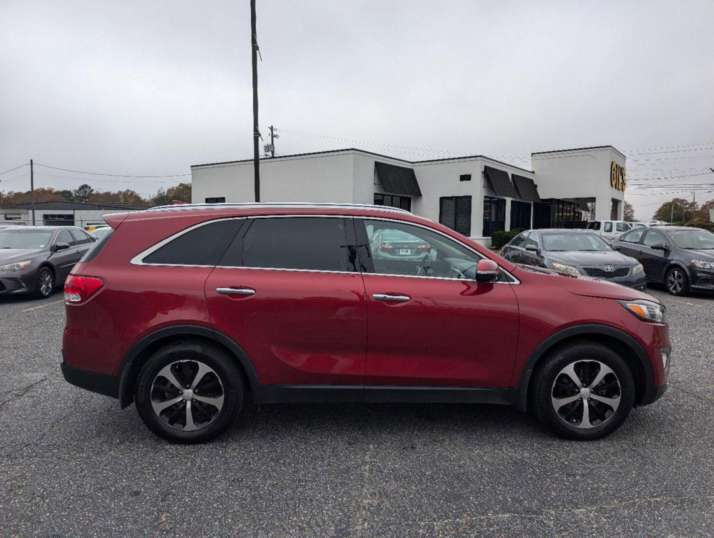 2017 /Stone Beige Kia Sorento EX (5XYPH4A12HG) with an Intercooled Turbo Regular Unleaded I-4 2.0 L/122 engine, 6-Speed Automatic w/OD transmission, located at 804 22nd Ave, Phenix City, AL, 36870, (334) 297-1860, 32.484749, -85.024475 - 2017 Kia Sorento EX - Photo#4