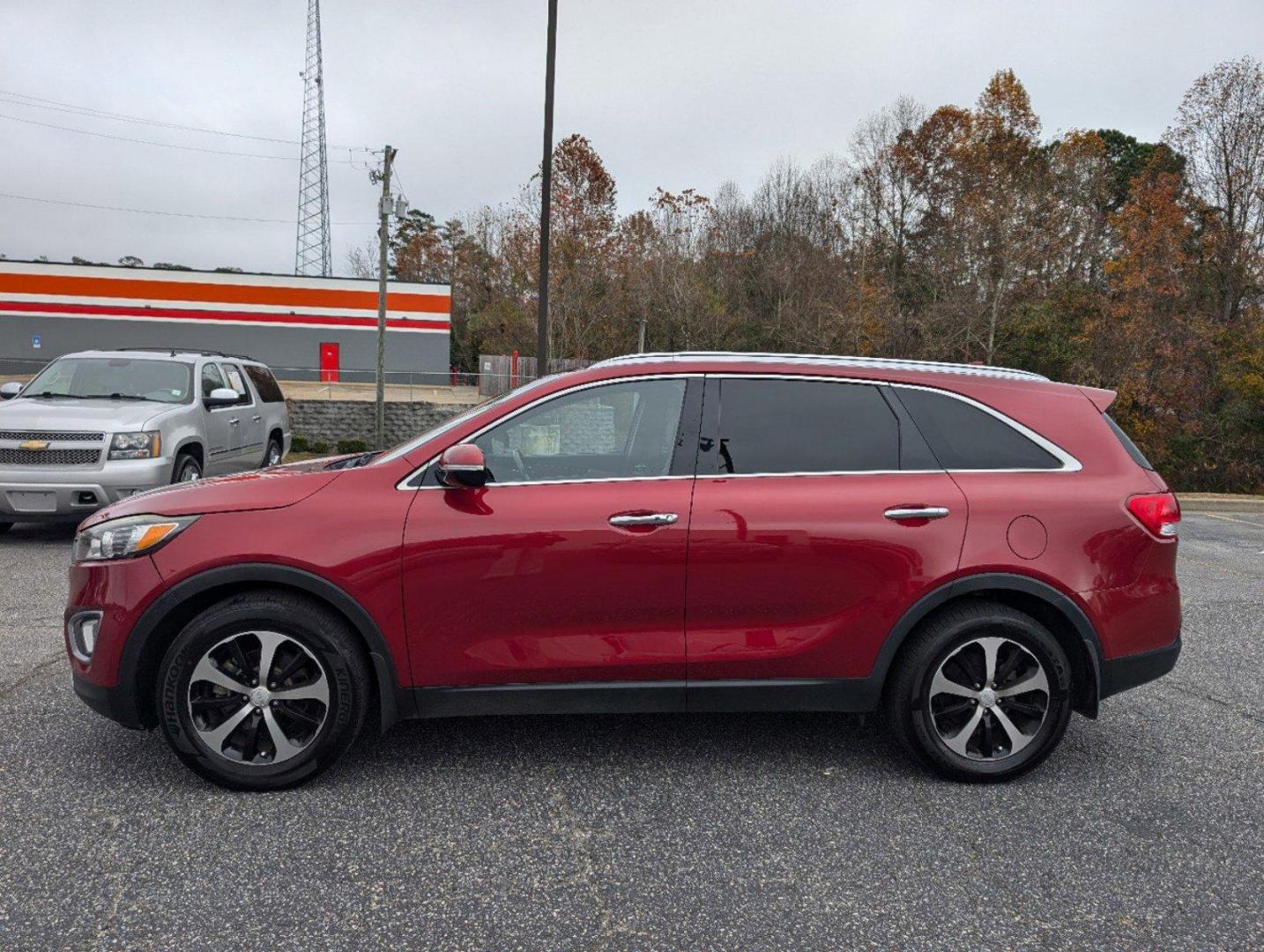 2017 /Stone Beige Kia Sorento EX (5XYPH4A12HG) with an Intercooled Turbo Regular Unleaded I-4 2.0 L/122 engine, 6-Speed Automatic w/OD transmission, located at 804 22nd Ave, Phenix City, AL, 36870, (334) 297-1860, 32.484749, -85.024475 - 2017 Kia Sorento EX - Photo#8