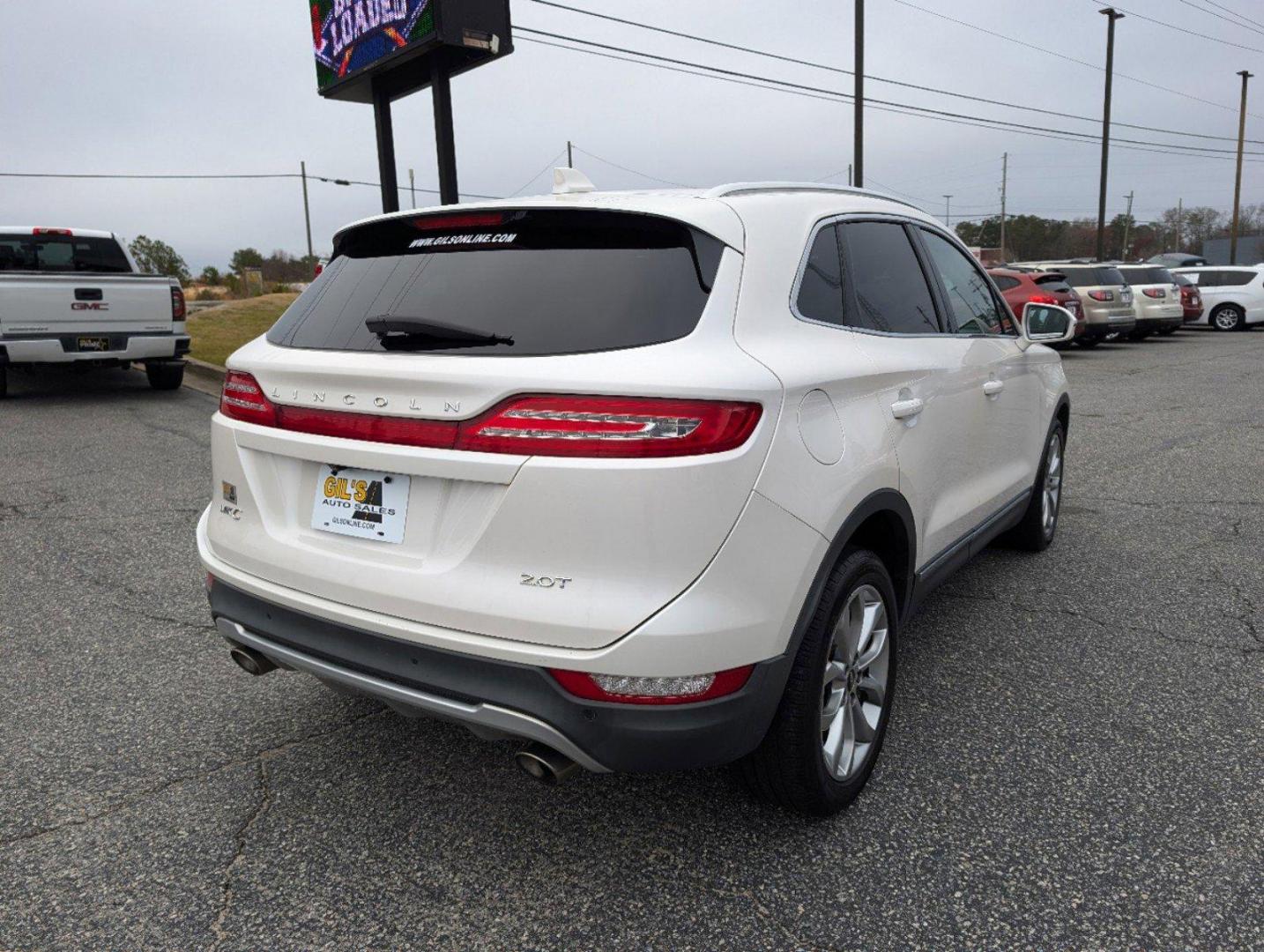 2017 Lincoln MKC Select (5LMCJ2C93HU) with an Intercooled Turbo Premium Unleaded I-4 2.0 L/122 engine, 6-Speed Automatic w/OD transmission, located at 3959 U.S. 80 W, Phenix City, AL, 36870, (334) 297-4885, 32.469296, -85.135185 - 2017 Lincoln MKC Select - Photo#4