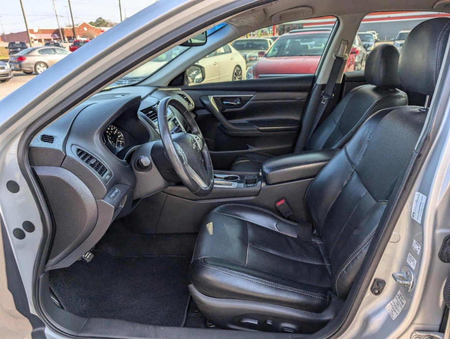 2017 /Charcoal Nissan Altima 2.5 SL (1N4AL3AP4HC) with an Regular Unleaded I-4 2.5 L/152 engine, 1-Speed CVT w/OD transmission, located at 7000 Northlake Connector, Columbus, GA, 31904, (706) 987-8085, 32.524975, -84.978134 - 2017 Nissan Altima 2.5 SL - Photo#9