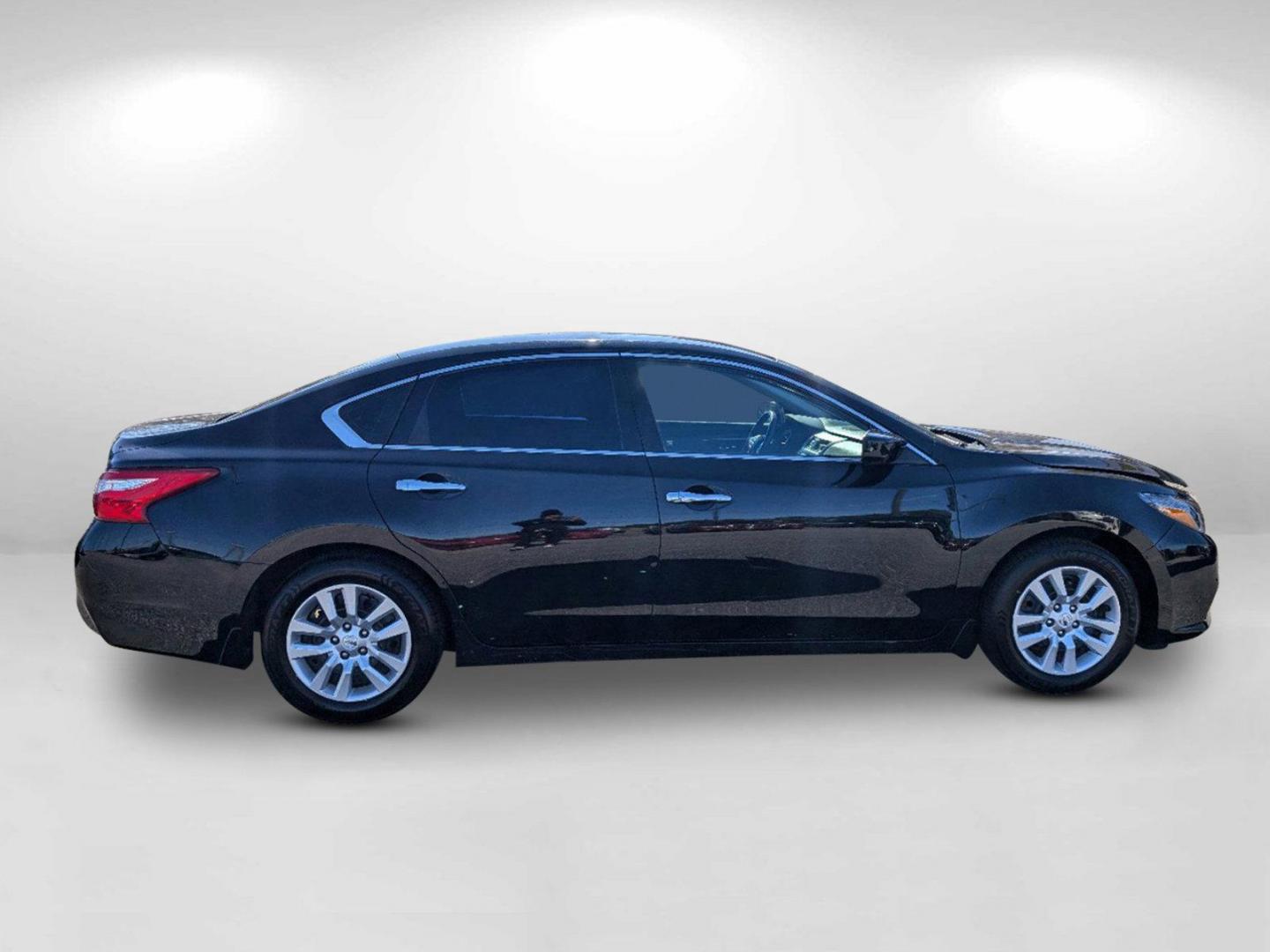 2017 /Charcoal Nissan Altima 2.5 S (1N4AL3AP7HC) with an Regular Unleaded I-4 2.5 L/152 engine, 1-Speed CVT w/OD transmission, located at 3959 U.S. 80 W, Phenix City, AL, 36870, (334) 297-4885, 32.469296, -85.135185 - 2017 Nissan Altima 2.5 S - Photo#7