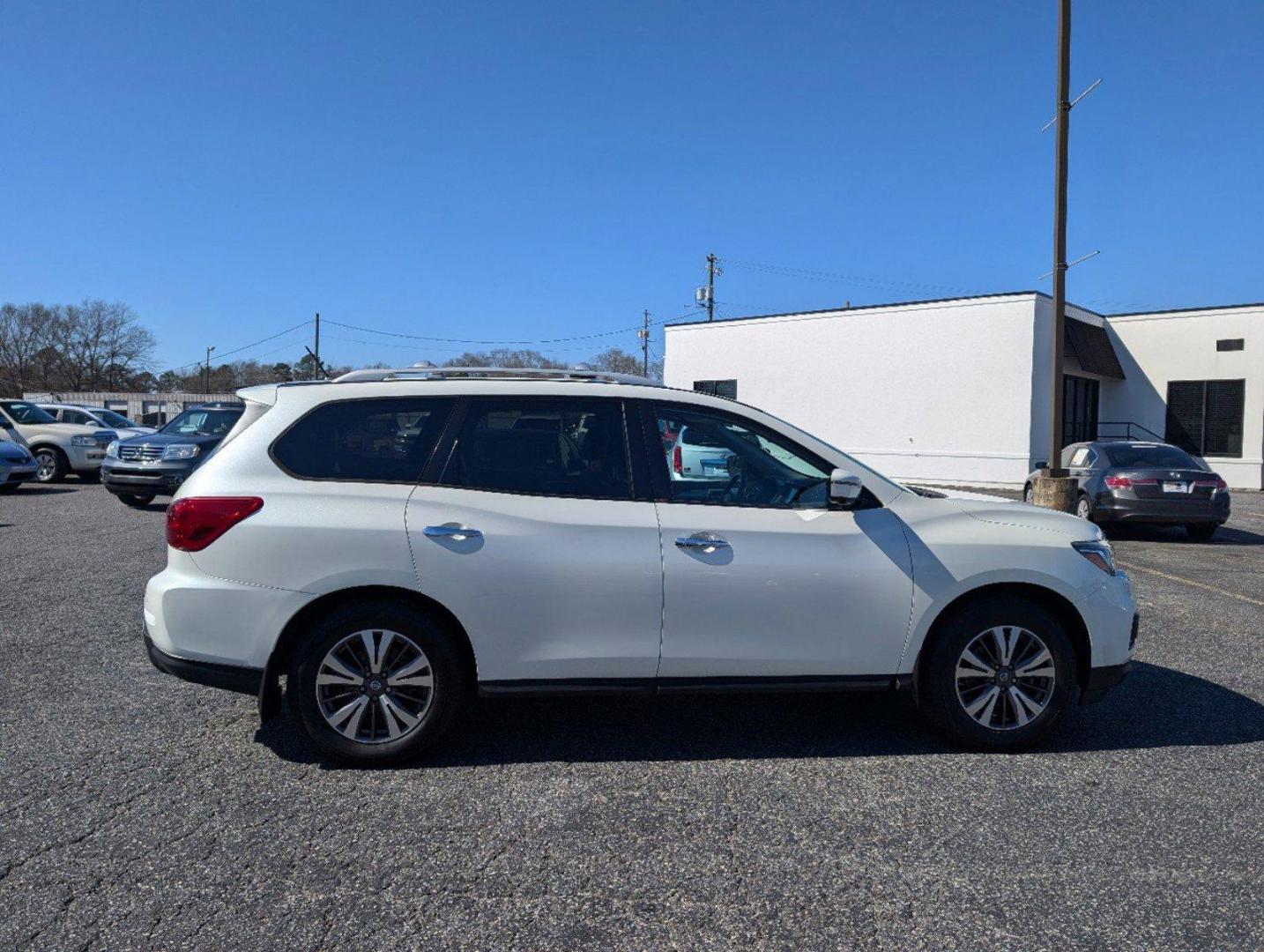 2017 /Charcoal Nissan Pathfinder SL (5N1DR2MN7HC) with an Regular Unleaded V-6 3.5 L/213 engine, 1-Speed CVT w/OD transmission, located at 3959 U.S. 80 W, Phenix City, AL, 36870, (334) 297-4885, 32.469296, -85.135185 - 2017 Nissan Pathfinder SL - Photo#3