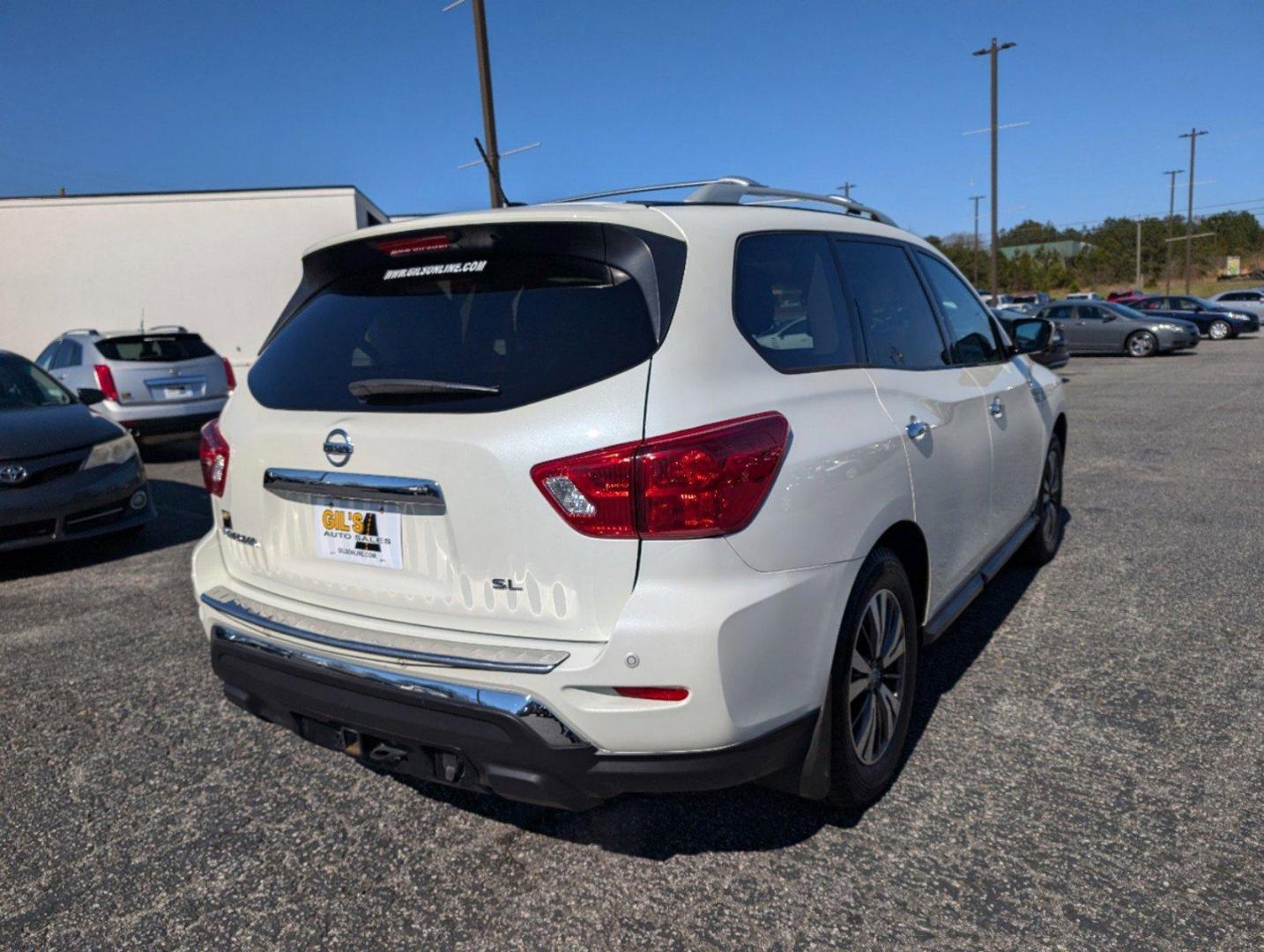 2017 /Charcoal Nissan Pathfinder SL (5N1DR2MN7HC) with an Regular Unleaded V-6 3.5 L/213 engine, 1-Speed CVT w/OD transmission, located at 3959 U.S. 80 W, Phenix City, AL, 36870, (334) 297-4885, 32.469296, -85.135185 - 2017 Nissan Pathfinder SL - Photo#4