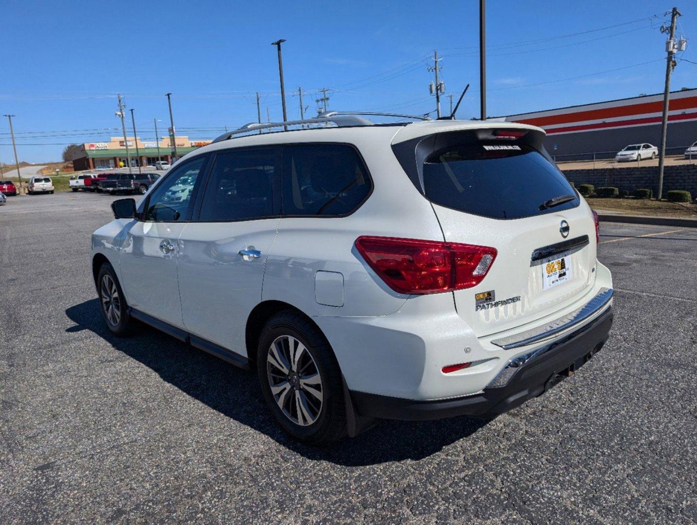 2017 /Charcoal Nissan Pathfinder SL (5N1DR2MN7HC) with an Regular Unleaded V-6 3.5 L/213 engine, 1-Speed CVT w/OD transmission, located at 3959 U.S. 80 W, Phenix City, AL, 36870, (334) 297-4885, 32.469296, -85.135185 - 2017 Nissan Pathfinder SL - Photo#6