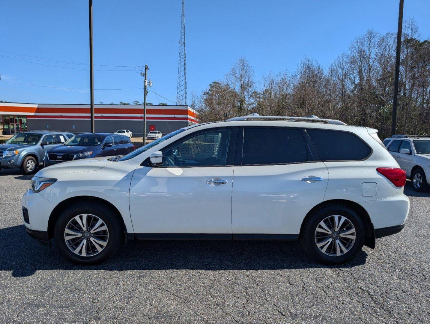 2017 /Charcoal Nissan Pathfinder SL (5N1DR2MN7HC) with an Regular Unleaded V-6 3.5 L/213 engine, 1-Speed CVT w/OD transmission, located at 3959 U.S. 80 W, Phenix City, AL, 36870, (334) 297-4885, 32.469296, -85.135185 - 2017 Nissan Pathfinder SL - Photo#7