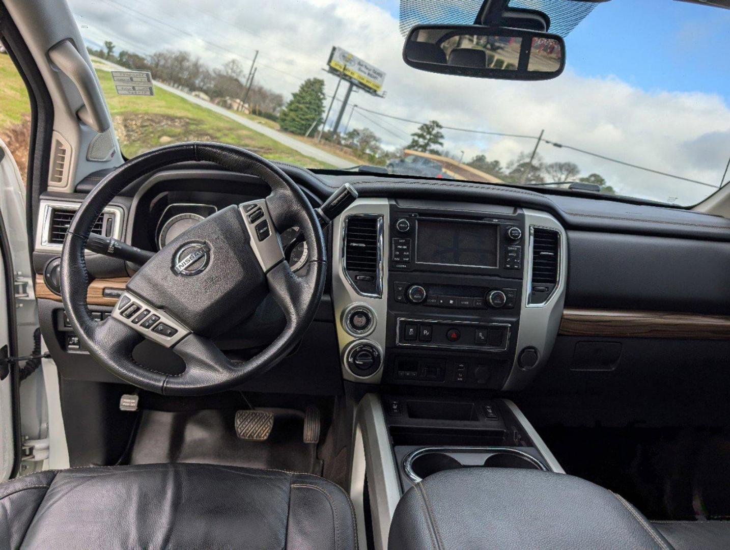 2017 /Black Nissan Titan XD SL (1N6BA1F40HN) with an Intercooled Turbo Diesel V-8 5.0 L/305 engine, 6-Speed Automatic w/OD transmission, located at 3959 U.S. 80 W, Phenix City, AL, 36870, (334) 297-4885, 32.469296, -85.135185 - 2017 Nissan Titan XD SL - Photo#11