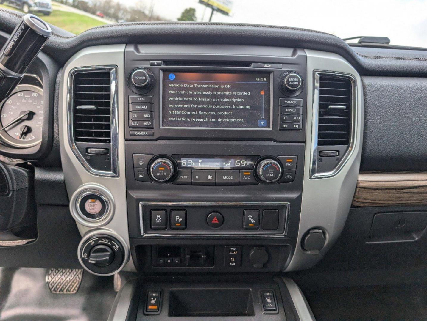 2017 /Black Nissan Titan XD SL (1N6BA1F40HN) with an Intercooled Turbo Diesel V-8 5.0 L/305 engine, 6-Speed Automatic w/OD transmission, located at 3959 U.S. 80 W, Phenix City, AL, 36870, (334) 297-4885, 32.469296, -85.135185 - 2017 Nissan Titan XD SL - Photo#14