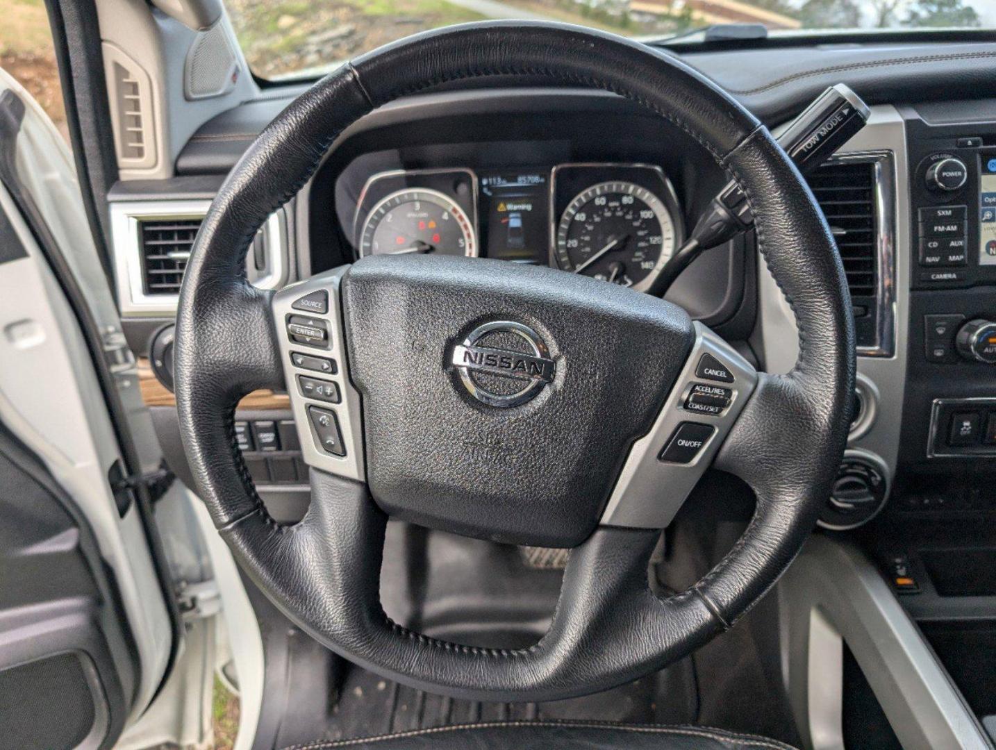 2017 /Black Nissan Titan XD SL (1N6BA1F40HN) with an Intercooled Turbo Diesel V-8 5.0 L/305 engine, 6-Speed Automatic w/OD transmission, located at 3959 U.S. 80 W, Phenix City, AL, 36870, (334) 297-4885, 32.469296, -85.135185 - 2017 Nissan Titan XD SL - Photo#15