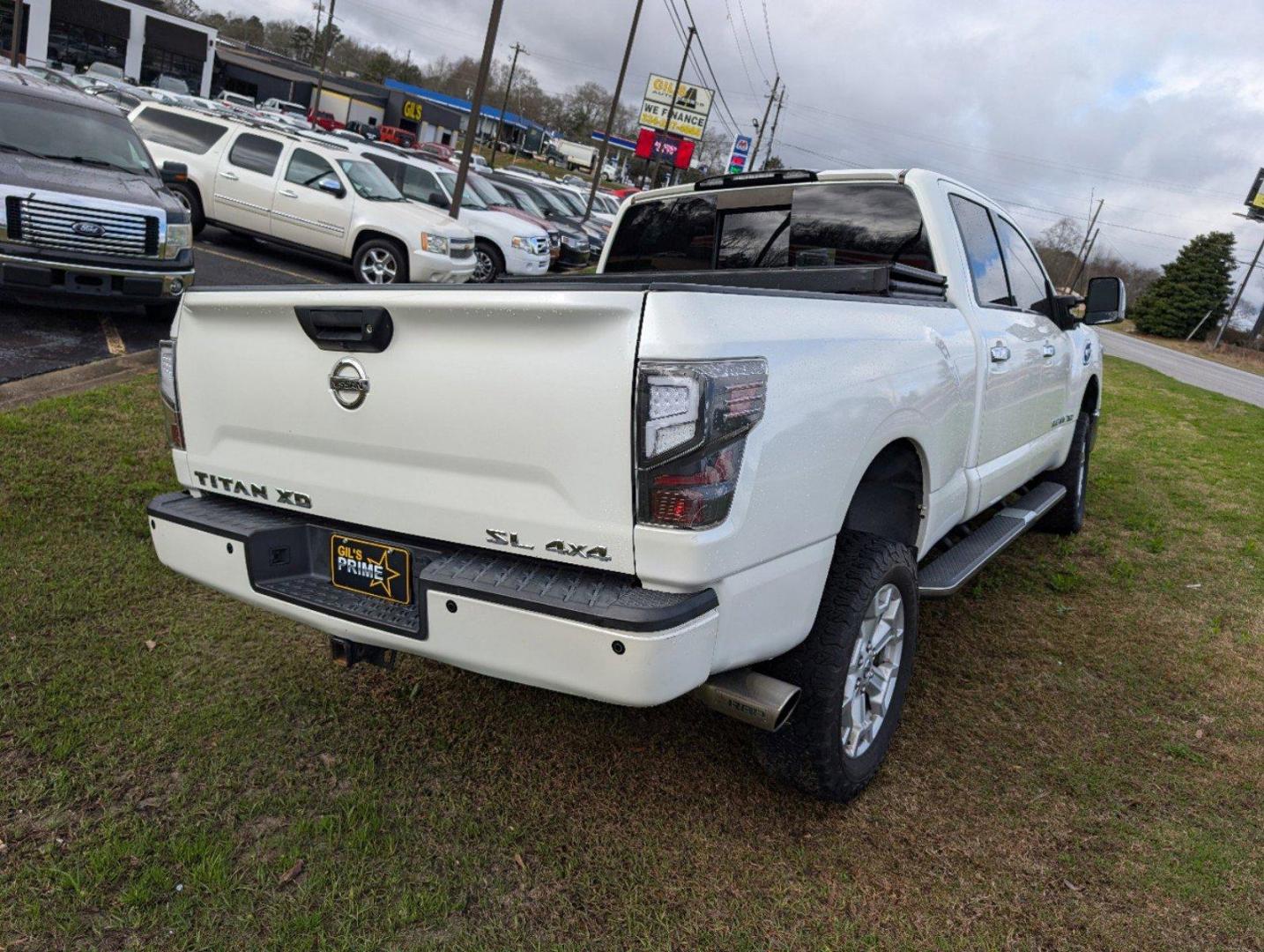 2017 /Black Nissan Titan XD SL (1N6BA1F40HN) with an Intercooled Turbo Diesel V-8 5.0 L/305 engine, 6-Speed Automatic w/OD transmission, located at 3959 U.S. 80 W, Phenix City, AL, 36870, (334) 297-4885, 32.469296, -85.135185 - 2017 Nissan Titan XD SL - Photo#4