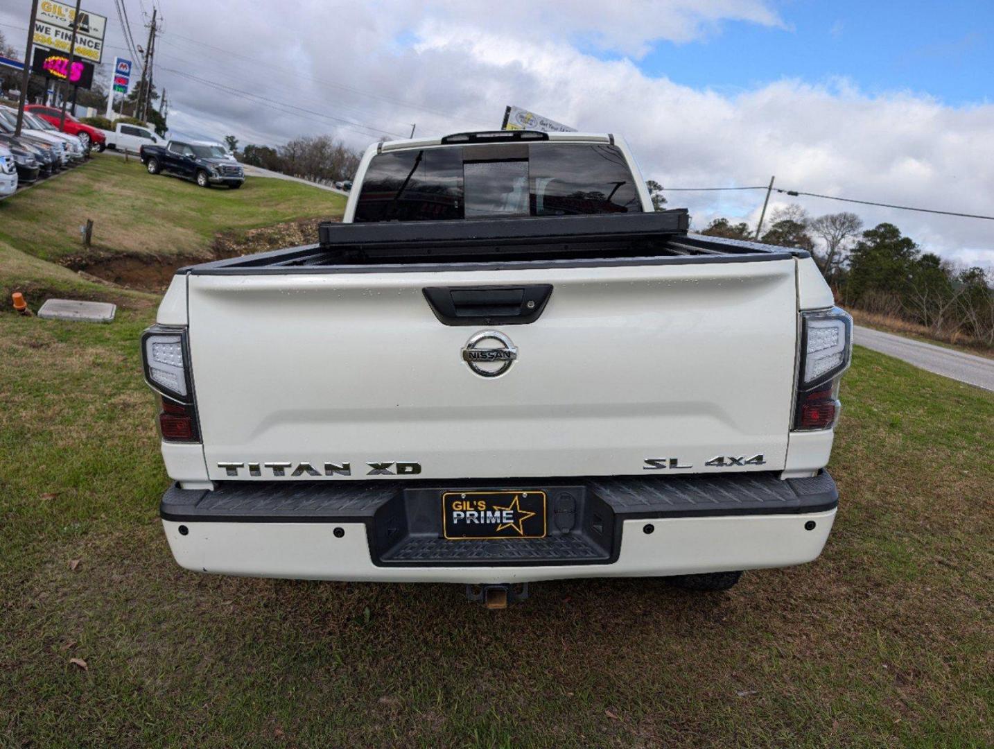 2017 /Black Nissan Titan XD SL (1N6BA1F40HN) with an Intercooled Turbo Diesel V-8 5.0 L/305 engine, 6-Speed Automatic w/OD transmission, located at 3959 U.S. 80 W, Phenix City, AL, 36870, (334) 297-4885, 32.469296, -85.135185 - 2017 Nissan Titan XD SL - Photo#5