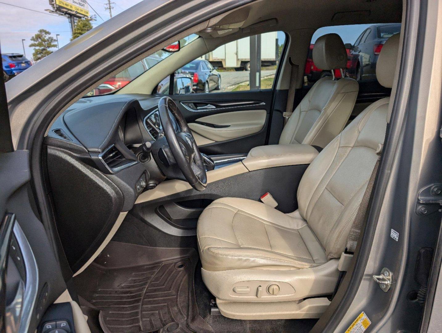 2018 /Shale Buick Enclave Premium (5GAERCKW1JJ) with an Gas V6 3.6L/217 engine, 9-Speed Automatic transmission, located at 3959 U.S. 80 W, Phenix City, AL, 36870, (334) 297-4885, 32.469296, -85.135185 - 2018 Buick Enclave Premium - Photo#9