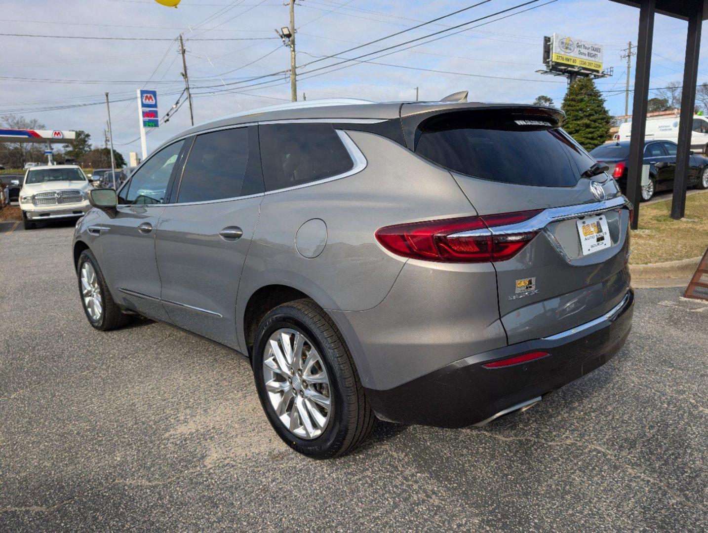 2018 /Shale Buick Enclave Premium (5GAERCKW1JJ) with an Gas V6 3.6L/217 engine, 9-Speed Automatic transmission, located at 3959 U.S. 80 W, Phenix City, AL, 36870, (334) 297-4885, 32.469296, -85.135185 - 2018 Buick Enclave Premium - Photo#6