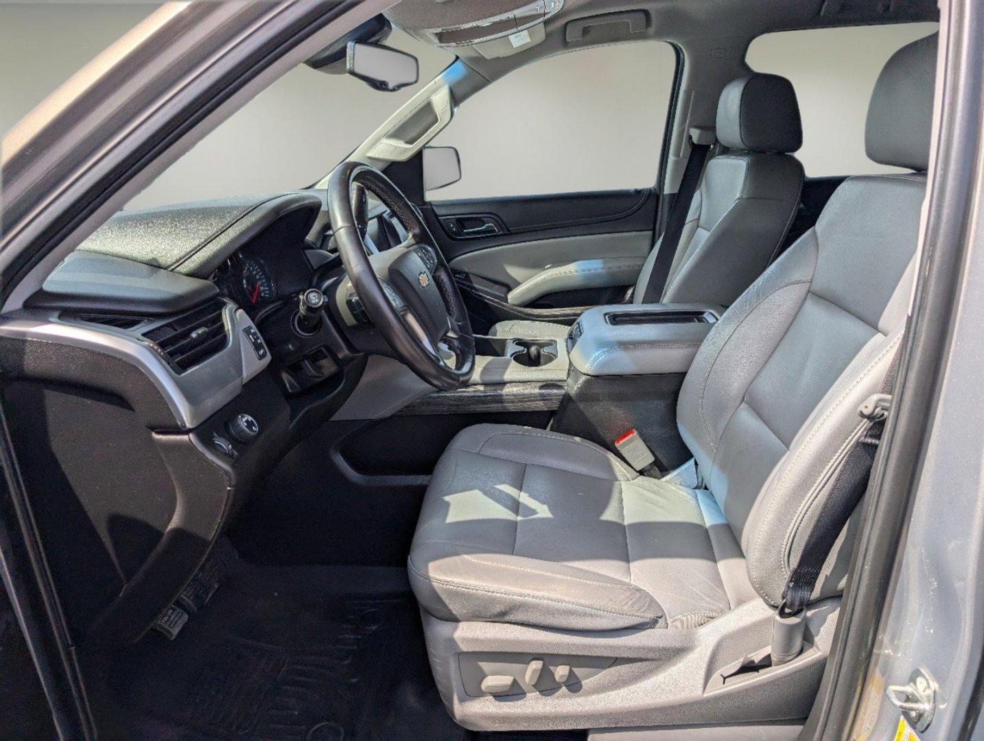 2018 /Jet Black/Dark Ash Chevrolet Suburban LT (1GNSCHKC9JR) with an Gas/Ethanol V8 5.3L/ engine, 6-Speed Automatic transmission, located at 3959 U.S. 80 W, Phenix City, AL, 36870, (334) 297-4885, 32.469296, -85.135185 - 2018 Chevrolet Suburban LT - Photo#9