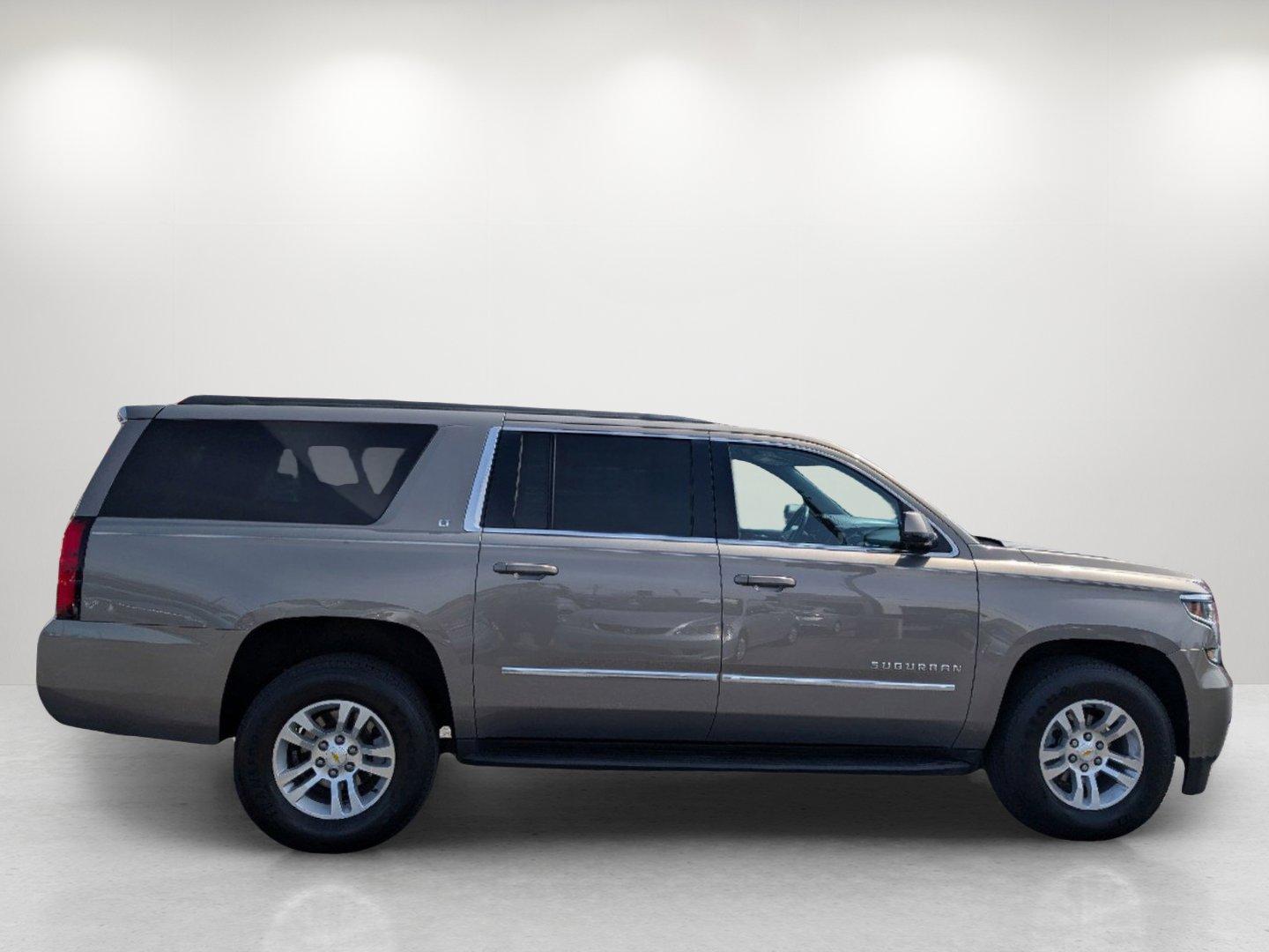 2018 /Jet Black/Dark Ash Chevrolet Suburban LT (1GNSCHKC9JR) with an Gas/Ethanol V8 5.3L/ engine, 6-Speed Automatic transmission, located at 3959 U.S. 80 W, Phenix City, AL, 36870, (334) 297-4885, 32.469296, -85.135185 - 2018 Chevrolet Suburban LT - Photo#3