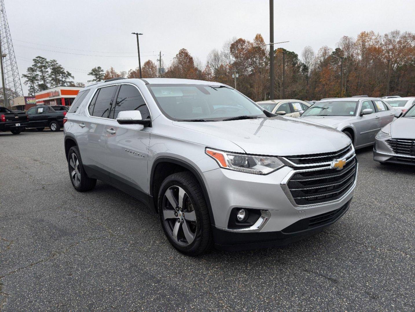 2018 /Jet Black Chevrolet Traverse LT Leather (1GNERHKW8JJ) with an Gas V6 3.6L/ engine, 9-Speed Automatic transmission, located at 3959 U.S. 80 W, Phenix City, AL, 36870, (334) 297-4885, 32.469296, -85.135185 - 2018 Chevrolet Traverse LT Leather - Photo#2