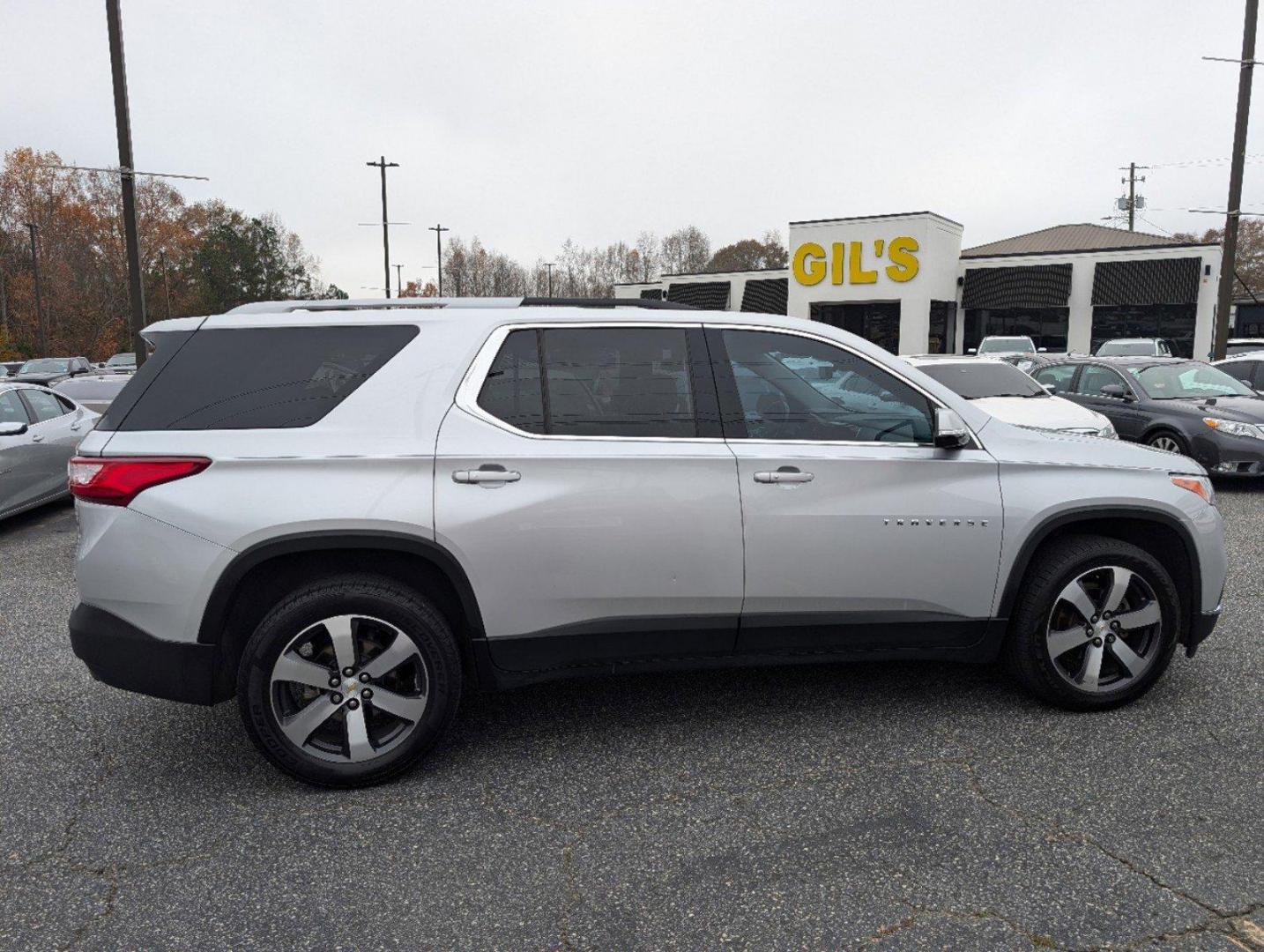 2018 /Jet Black Chevrolet Traverse LT Leather (1GNERHKW8JJ) with an Gas V6 3.6L/ engine, 9-Speed Automatic transmission, located at 3959 U.S. 80 W, Phenix City, AL, 36870, (334) 297-4885, 32.469296, -85.135185 - 2018 Chevrolet Traverse LT Leather - Photo#3