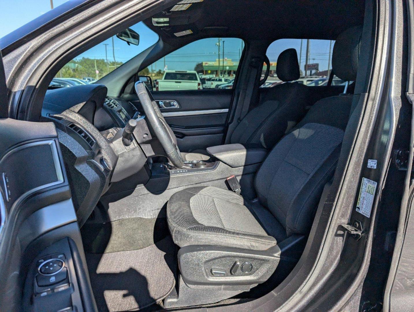 2018 Ford Explorer XLT (1FM5K7D86JG) with an Regular Unleaded V-6 3.5 L/213 engine, 6-Speed Automatic w/OD transmission, located at 3959 U.S. 80 W, Phenix City, AL, 36870, (334) 297-4885, 32.469296, -85.135185 - 2018 Ford Explorer XLT - Photo#9