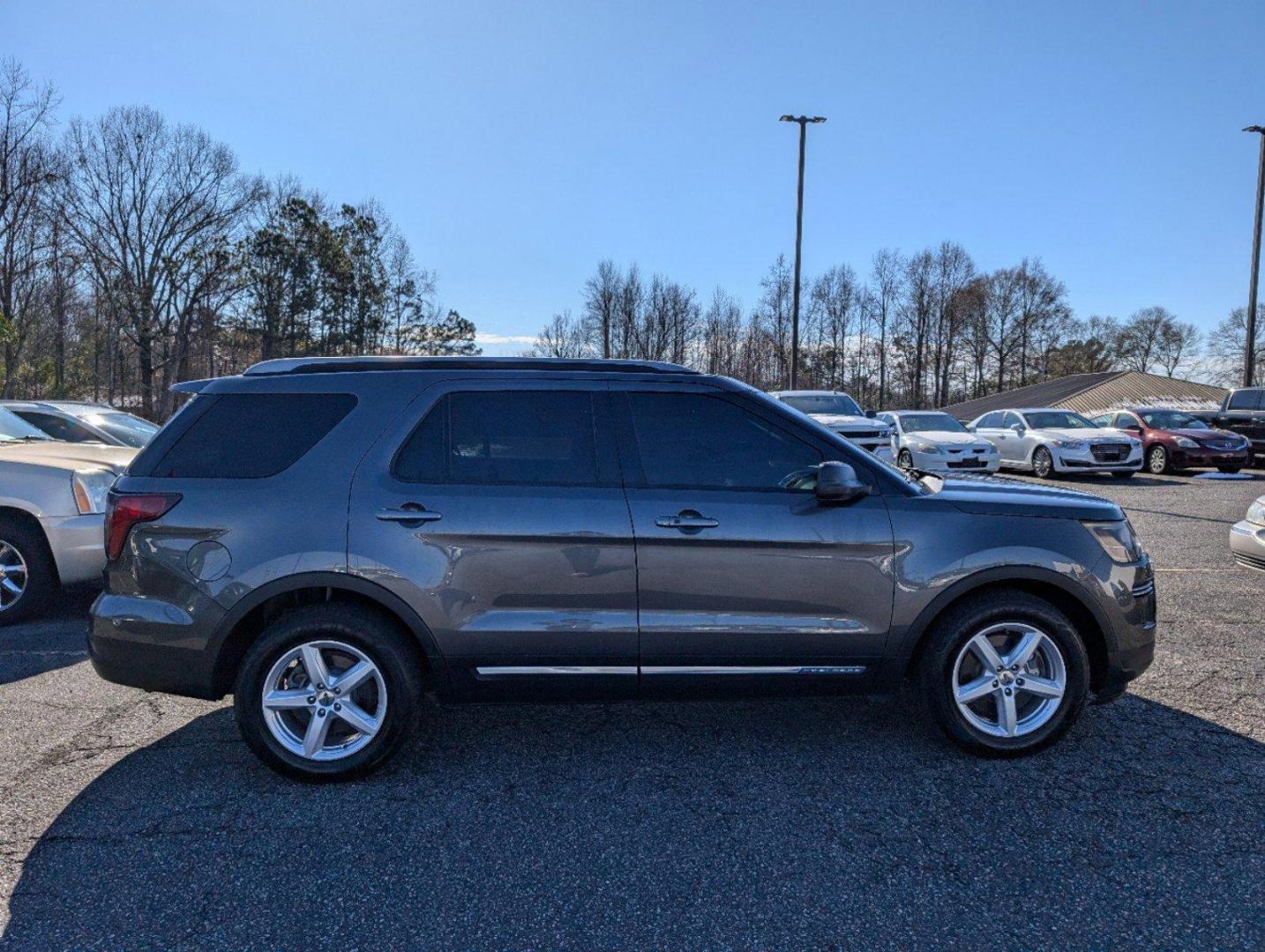 2018 Ford Explorer XLT (1FM5K7D86JG) with an Regular Unleaded V-6 3.5 L/213 engine, 6-Speed Automatic w/OD transmission, located at 3959 U.S. 80 W, Phenix City, AL, 36870, (334) 297-4885, 32.469296, -85.135185 - 2018 Ford Explorer XLT - Photo#3