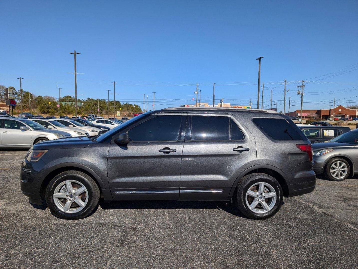 2018 Ford Explorer XLT (1FM5K7D86JG) with an Regular Unleaded V-6 3.5 L/213 engine, 6-Speed Automatic w/OD transmission, located at 3959 U.S. 80 W, Phenix City, AL, 36870, (334) 297-4885, 32.469296, -85.135185 - 2018 Ford Explorer XLT - Photo#7