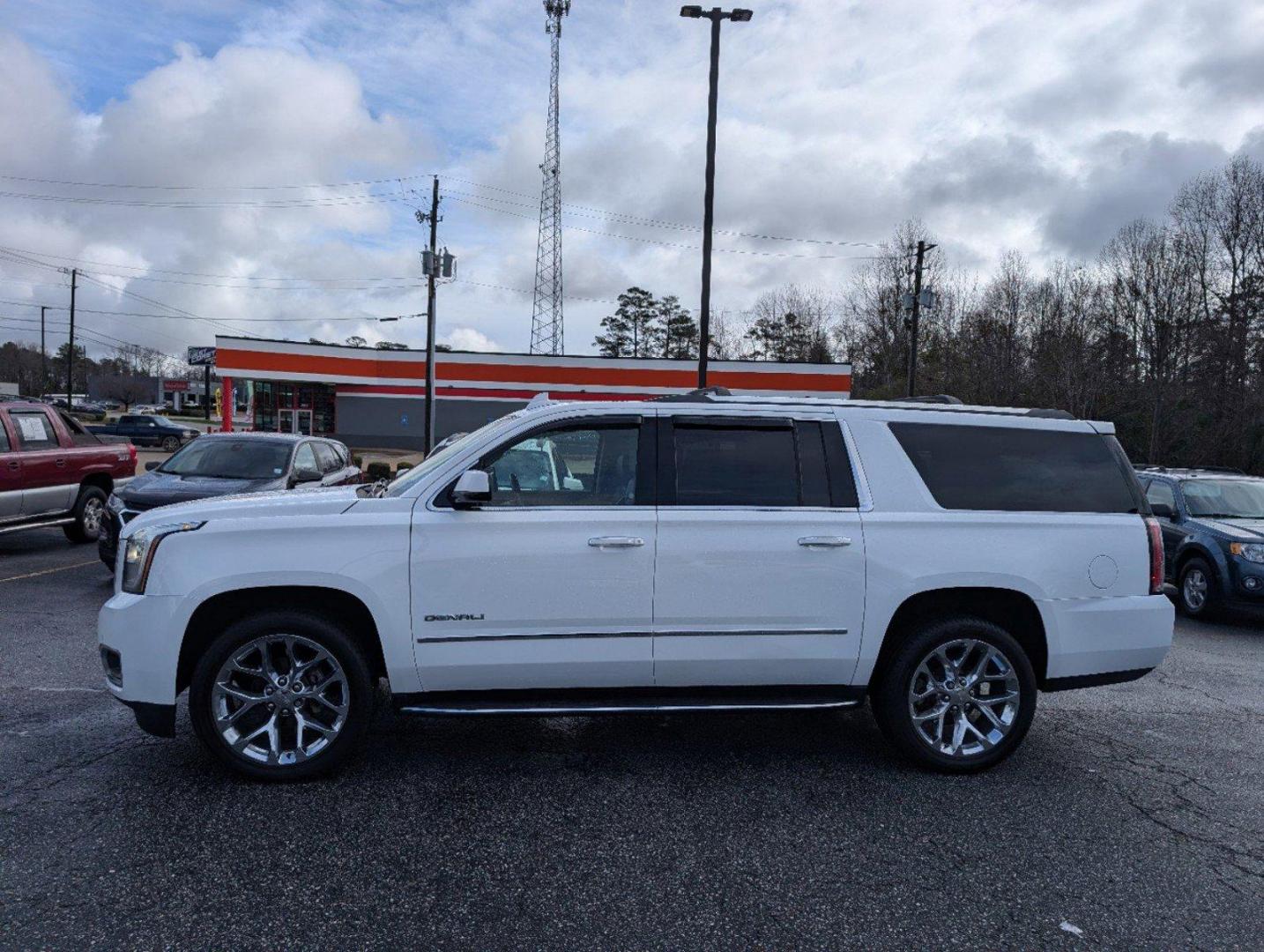 2018 /Cocoa/Dark Atmosphere GMC Yukon XL Denali (1GKS2HKJ6JR) with an Gas V8 6.2L/376 engine, 10-Speed Automatic transmission, located at 3959 U.S. 80 W, Phenix City, AL, 36870, (334) 297-4885, 32.469296, -85.135185 - 2018 GMC Yukon XL Denali - Photo#7