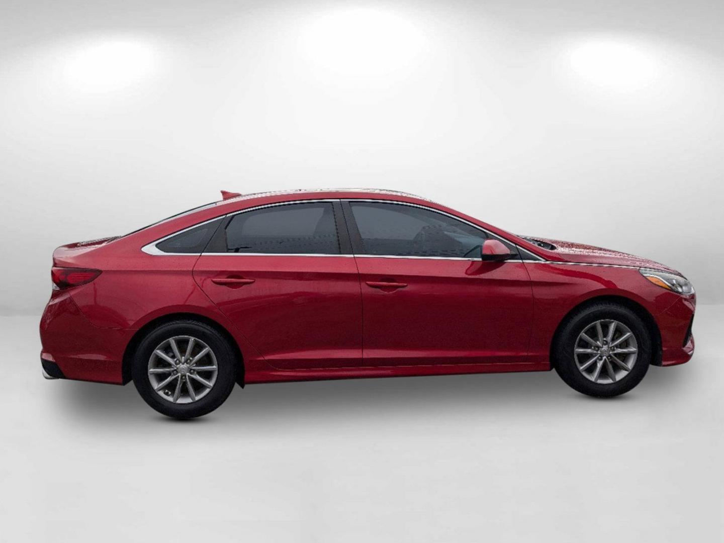 2018 /Gray Hyundai Sonata SE (5NPE24AF6JH) with an Regular Unleaded I-4 2.4 L/144 engine, 6-Speed Automatic w/OD transmission, located at 3959 U.S. 80 W, Phenix City, AL, 36870, (334) 297-4885, 32.469296, -85.135185 - 2018 Hyundai Sonata SE - Photo#6