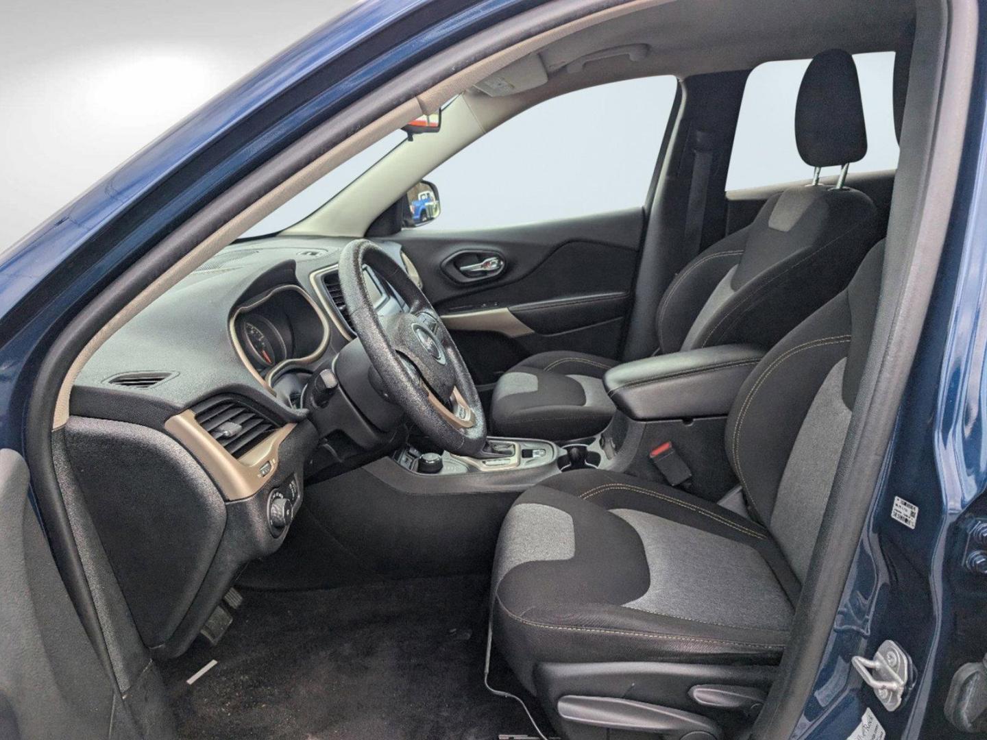 2018 /Black Jeep Cherokee Latitude (1C4PJMCB6JD) with an Regular Unleaded I-4 2.4 L/144 engine, 9-Speed Automatic w/OD transmission, located at 804 22nd Ave, Phenix City, AL, 36870, (334) 297-1860, 32.484749, -85.024475 - 2018 Jeep Cherokee Latitude - Photo#9