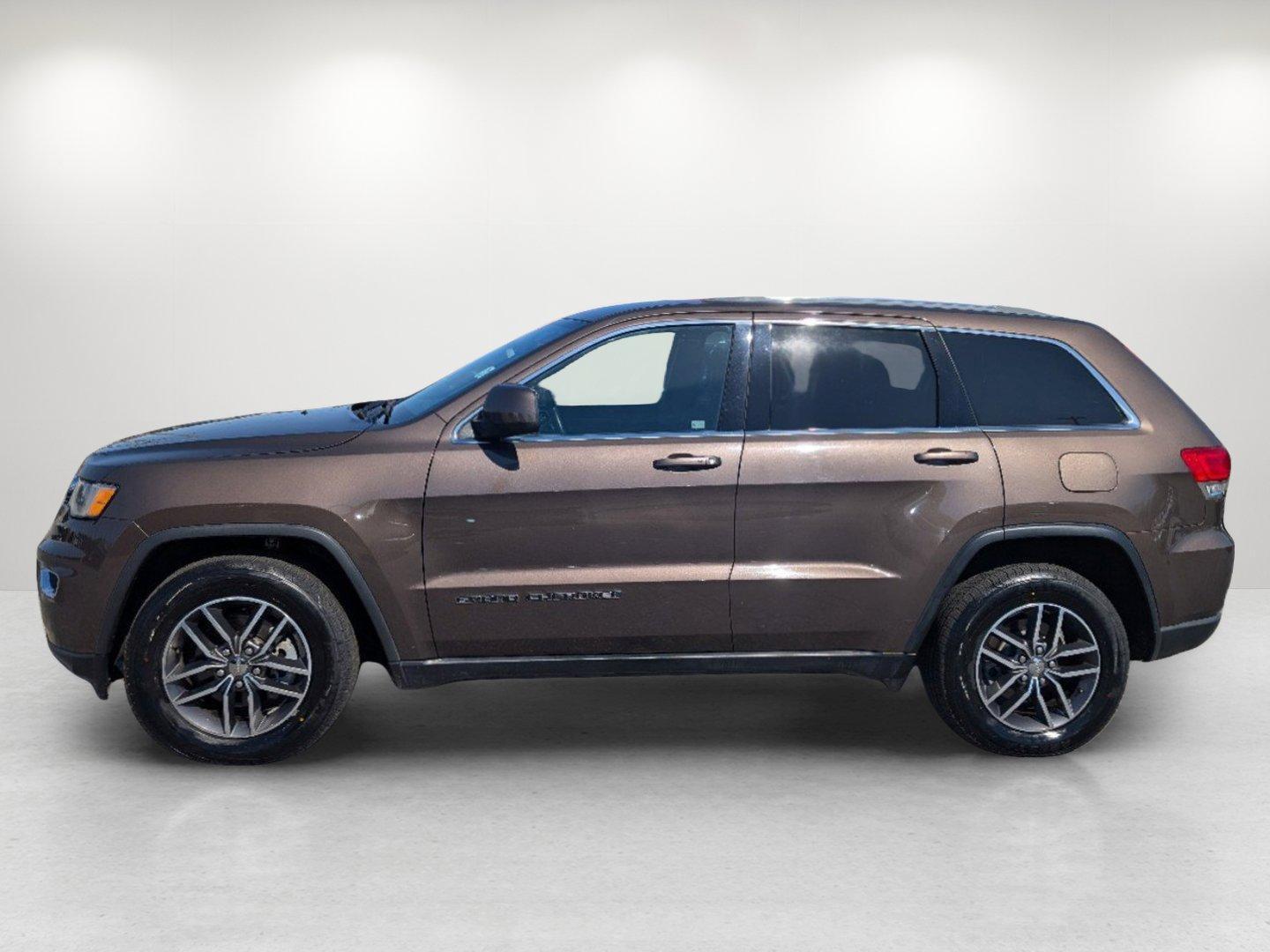 2018 /Black Jeep Grand Cherokee Laredo E (1C4RJEAG5JC) with an Regular Unleaded V-6 3.6 L/220 engine, 8-Speed Automatic w/OD transmission, located at 5115 14th Ave., Columbus, GA, 31904, (706) 323-0345, 32.511494, -84.971046 - 2018 Jeep Grand Cherokee Laredo E - Photo#7