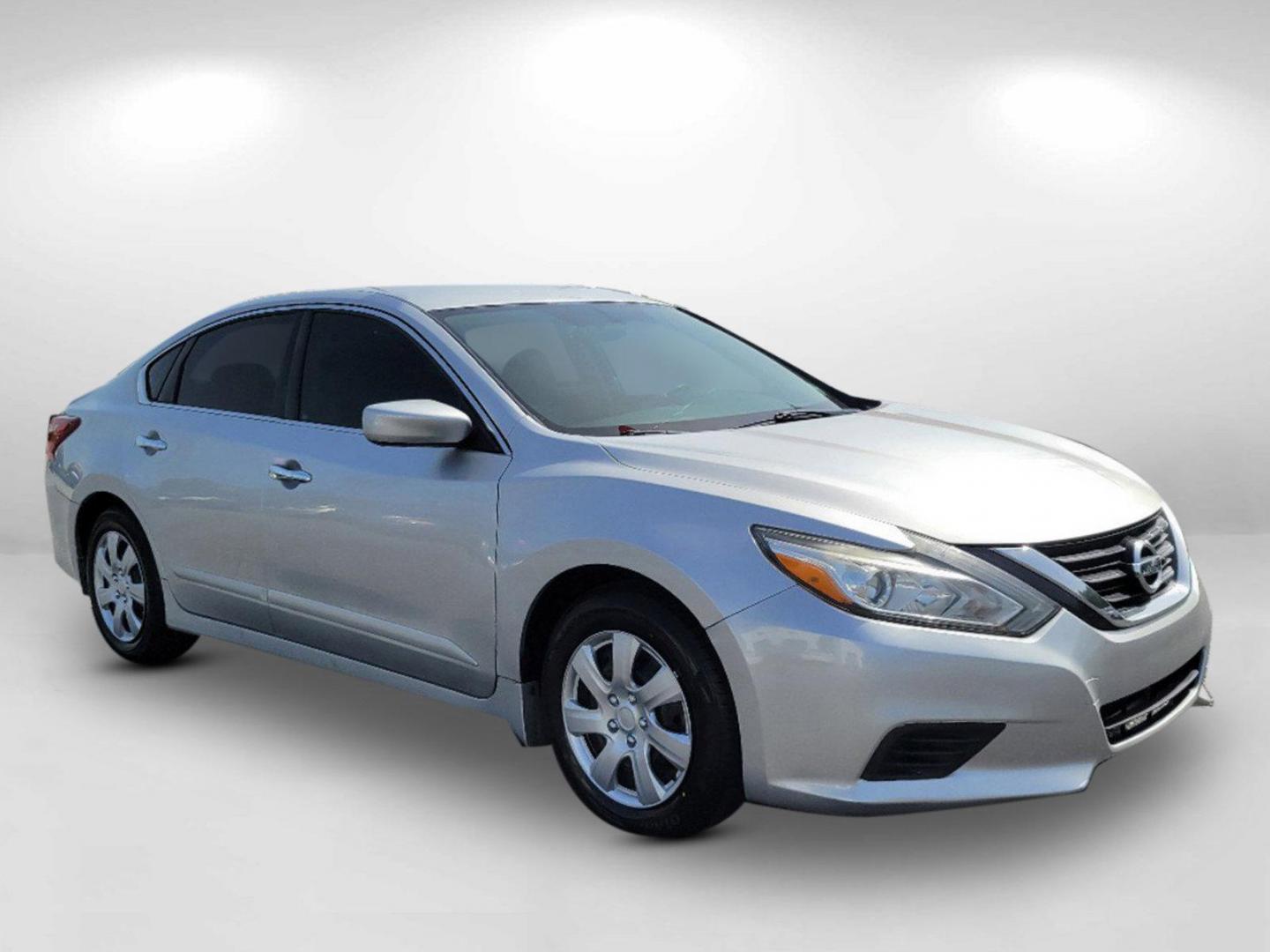 2018 Brilliant Silver /Charcoal Nissan Altima 2.5 S (1N4AL3AP5JC) with an Regular Unleaded I-4 2.5 L/152 engine, 1-Speed CVT w/OD transmission, located at 5115 14th Ave., Columbus, GA, 31904, (706) 323-0345, 32.511494, -84.971046 - 2018 Nissan Altima 2.5 S - Photo#3