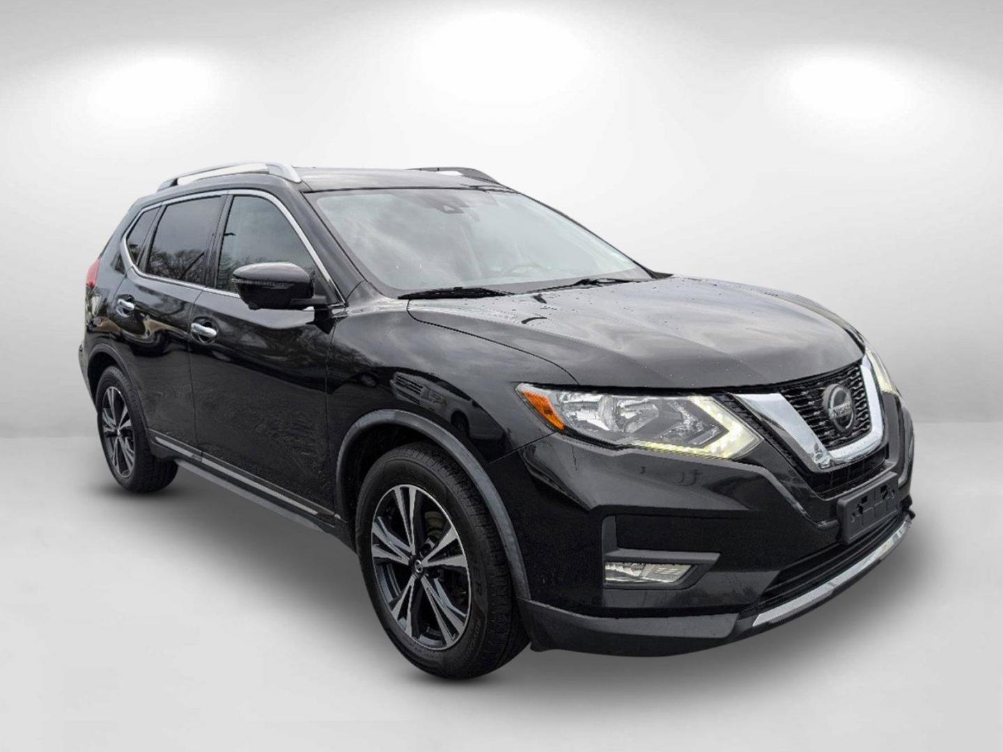 2018 /Charcoal Nissan Rogue SL (JN8AT2MT9JW) with an Regular Unleaded I-4 2.5 L/152 engine, 1-Speed CVT w/OD transmission, located at 3959 U.S. 80 W, Phenix City, AL, 36870, (334) 297-4885, 32.469296, -85.135185 - 2018 Nissan Rogue SL - Photo#6