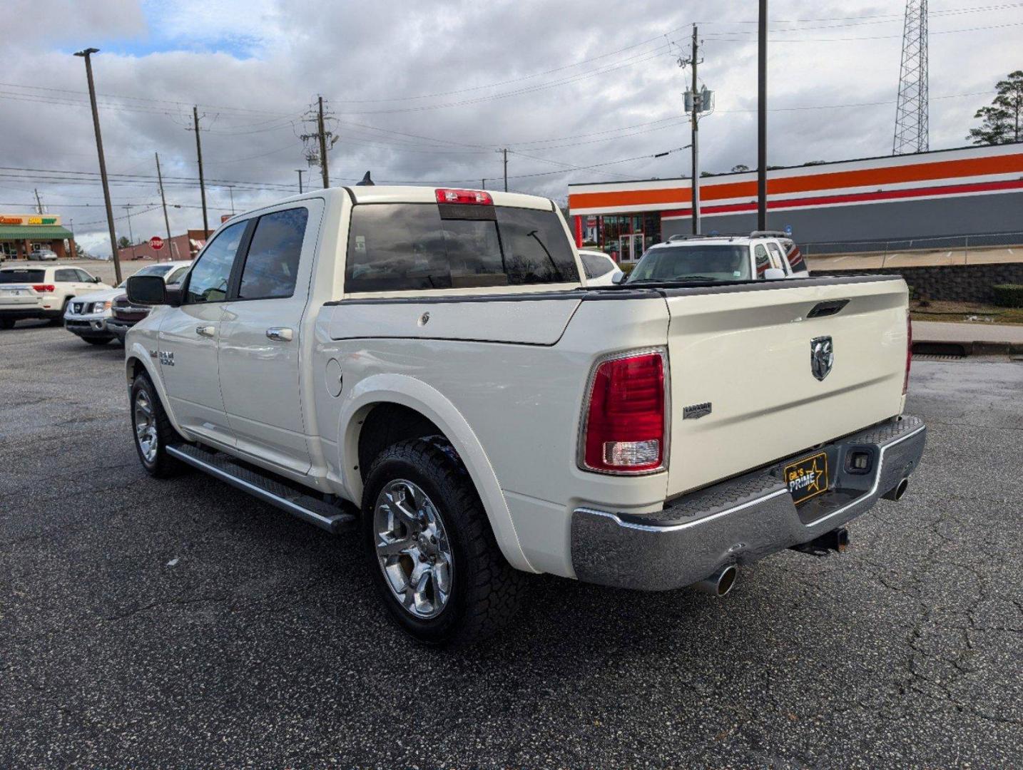 2018 /Lt Frost Beige/Brown Ram 1500 Laramie (1C6RR6NT4JS) with an Regular Unleaded V-8 5.7 L/345 engine, 8-Speed Automatic w/OD transmission, located at 3959 U.S. 80 W, Phenix City, AL, 36870, (334) 297-4885, 32.469296, -85.135185 - 2018 Ram 1500 Laramie - Photo#6