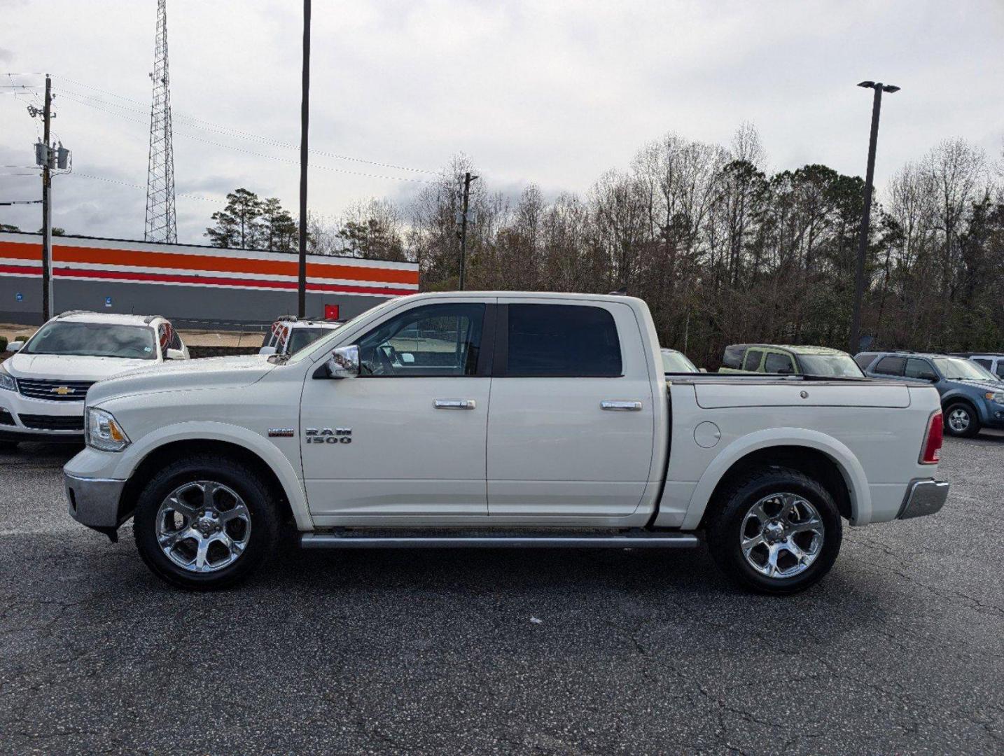 2018 /Lt Frost Beige/Brown Ram 1500 Laramie (1C6RR6NT4JS) with an Regular Unleaded V-8 5.7 L/345 engine, 8-Speed Automatic w/OD transmission, located at 3959 U.S. 80 W, Phenix City, AL, 36870, (334) 297-4885, 32.469296, -85.135185 - 2018 Ram 1500 Laramie - Photo#7