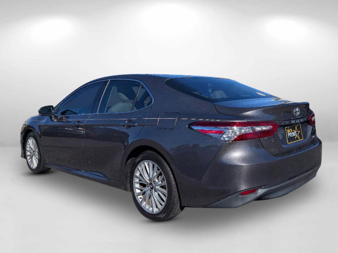 2018 Toyota Camry XLE (4T1B11HKXJU) with an Regular Unleaded I-4 2.5 L/152 engine, 8-Speed Automatic w/OD transmission, located at 1430 Gateway Drive, Opelika, AL, 36801, (334) 239-0944, 32.637871, -85.409790 - 2018 Toyota Camry XLE - Photo#6