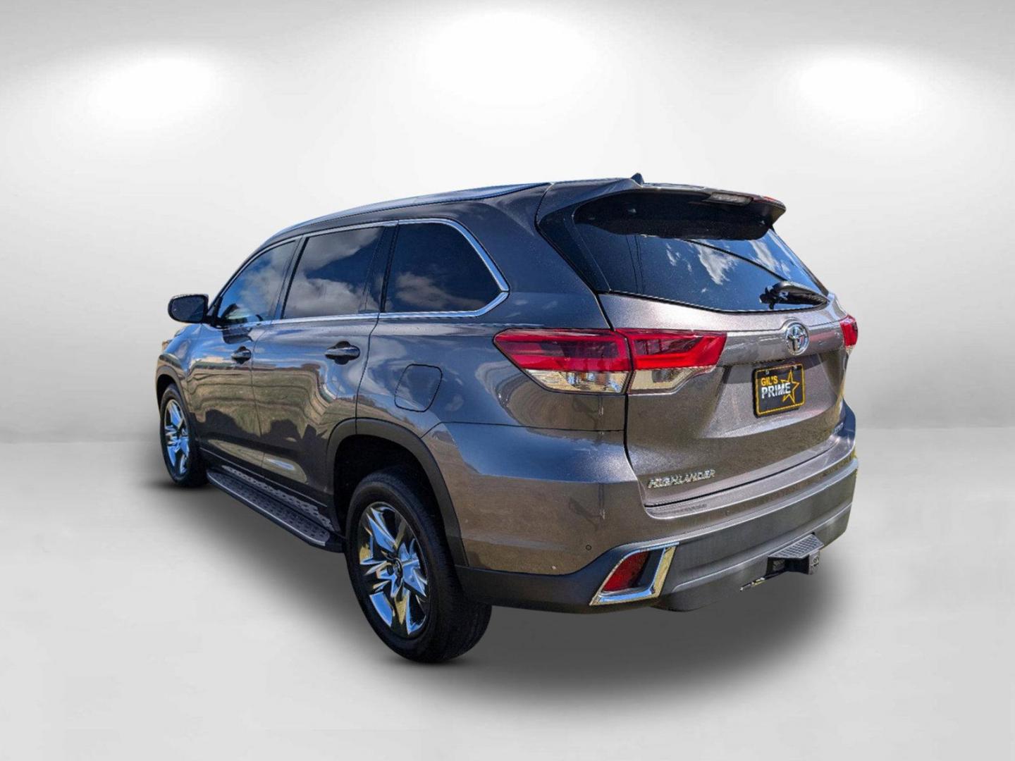 2018 Toyota Highlander Limited (5TDYZRFH4JS) with an Regular Unleaded V-6 3.5 L/211 engine, 8-Speed Automatic w/OD transmission, located at 3959 U.S. 80 W, Phenix City, AL, 36870, (334) 297-4885, 32.469296, -85.135185 - 2018 Toyota Highlander Limited - Photo#9