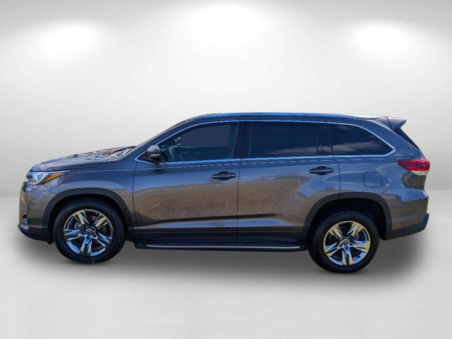 2018 Toyota Highlander Limited (5TDYZRFH4JS) with an Regular Unleaded V-6 3.5 L/211 engine, 8-Speed Automatic w/OD transmission, located at 3959 U.S. 80 W, Phenix City, AL, 36870, (334) 297-4885, 32.469296, -85.135185 - 2018 Toyota Highlander Limited - Photo#10