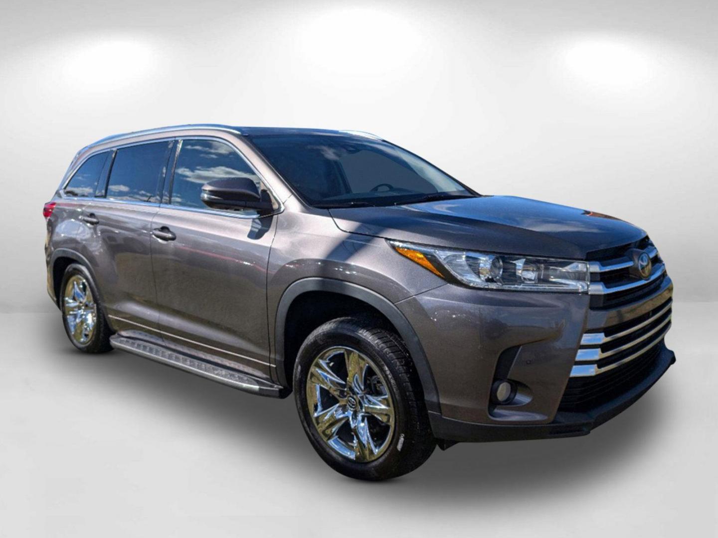 2018 Toyota Highlander Limited (5TDYZRFH4JS) with an Regular Unleaded V-6 3.5 L/211 engine, 8-Speed Automatic w/OD transmission, located at 3959 U.S. 80 W, Phenix City, AL, 36870, (334) 297-4885, 32.469296, -85.135185 - 2018 Toyota Highlander Limited - Photo#5