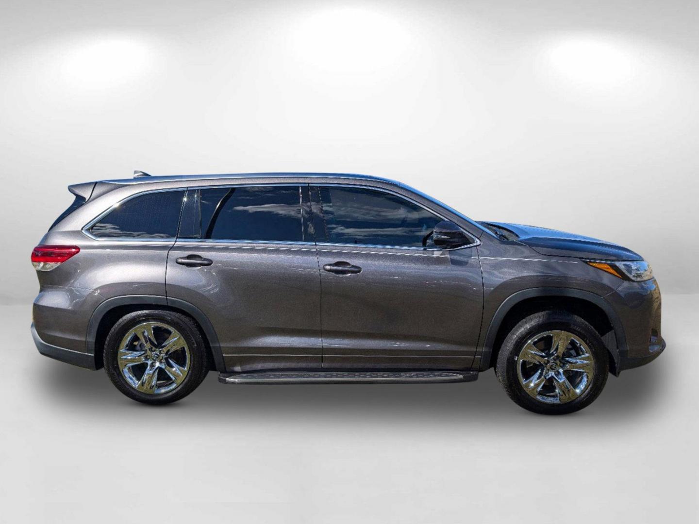 2018 Toyota Highlander Limited (5TDYZRFH4JS) with an Regular Unleaded V-6 3.5 L/211 engine, 8-Speed Automatic w/OD transmission, located at 3959 U.S. 80 W, Phenix City, AL, 36870, (334) 297-4885, 32.469296, -85.135185 - 2018 Toyota Highlander Limited - Photo#6