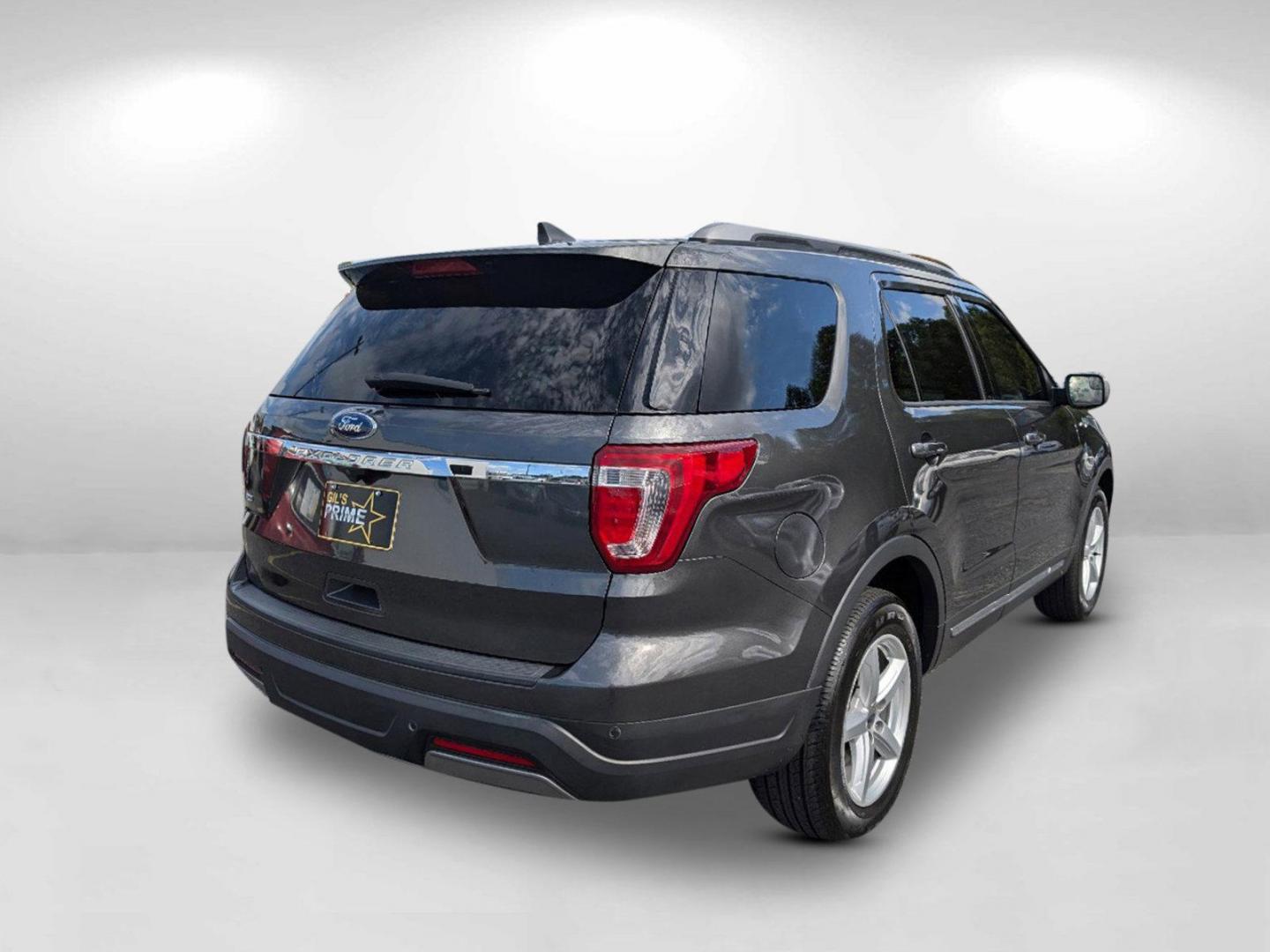 2019 Gray Ford Explorer XLT (1FM5K7D88KG) with an Regular Unleaded V-6 3.5 L/213 engine, 6-Speed Automatic w/OD transmission, located at 1430 Gateway Drive, Opelika, AL, 36801, (334) 239-0944, 32.637871, -85.409790 - 2019 Ford Explorer XLT - Photo#4