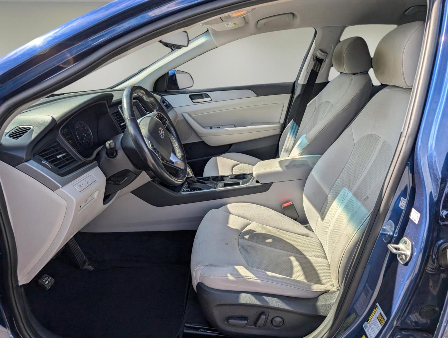 2019 /Gray Hyundai Sonata SEL (5NPE34AF3KH) with an Regular Unleaded I-4 2.4 L/144 engine, 6-Speed Automatic w/OD transmission, located at 521 Old Farm Lane Rd, Prattville, AL, 36066, (334) 325-1505, 32.482460, -86.416367 - 2019 Hyundai Sonata SEL - Photo#9