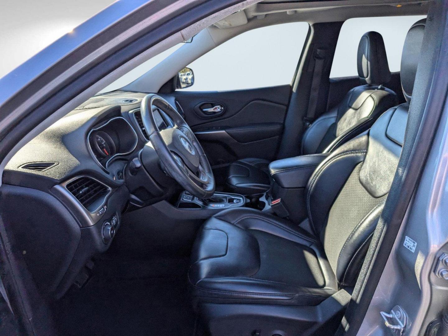 2019 /Black Jeep Cherokee Latitude Plus (1C4PJLLB9KD) with an Regular Unleaded I-4 2.4 L/144 engine, 9-Speed Automatic w/OD transmission, located at 5115 14th Ave., Columbus, GA, 31904, (706) 323-0345, 32.511494, -84.971046 - 2019 Jeep Cherokee Latitude Plus - Photo#9