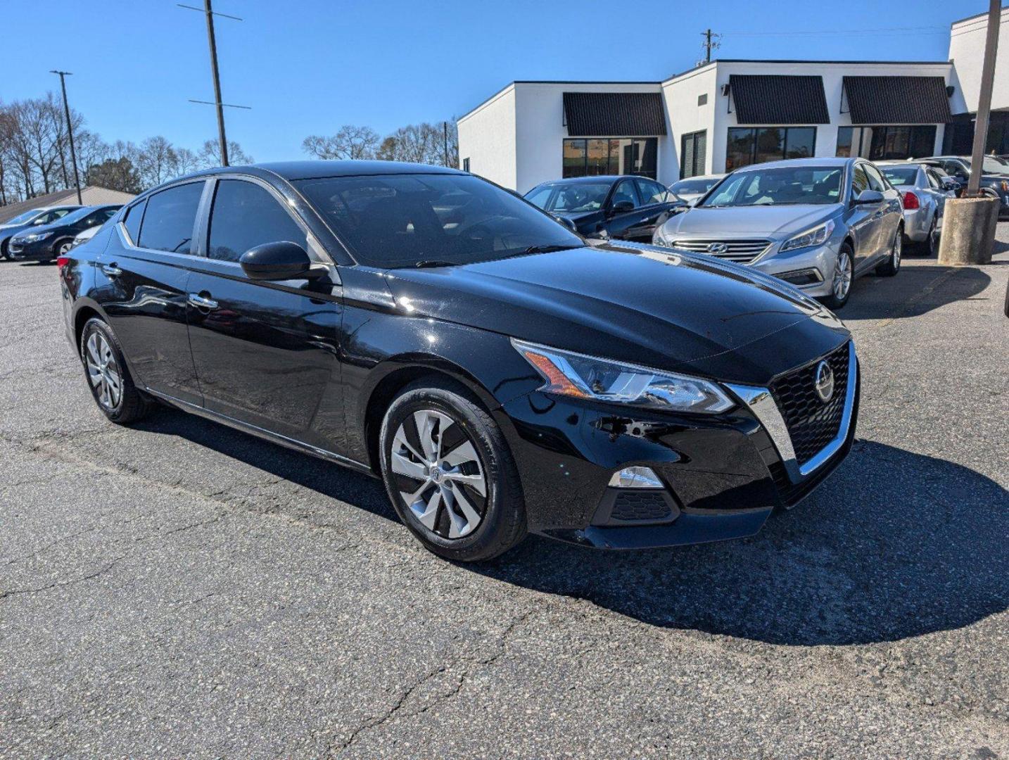 2019 /Charcoal Nissan Altima 2.5 S (1N4BL4BV1KN) with an Regular Unleaded I-4 2.5 L/152 engine, 1-Speed CVT w/OD transmission, located at 3959 U.S. 80 W, Phenix City, AL, 36870, (334) 297-4885, 32.469296, -85.135185 - 2019 Nissan Altima 2.5 S - Photo#2