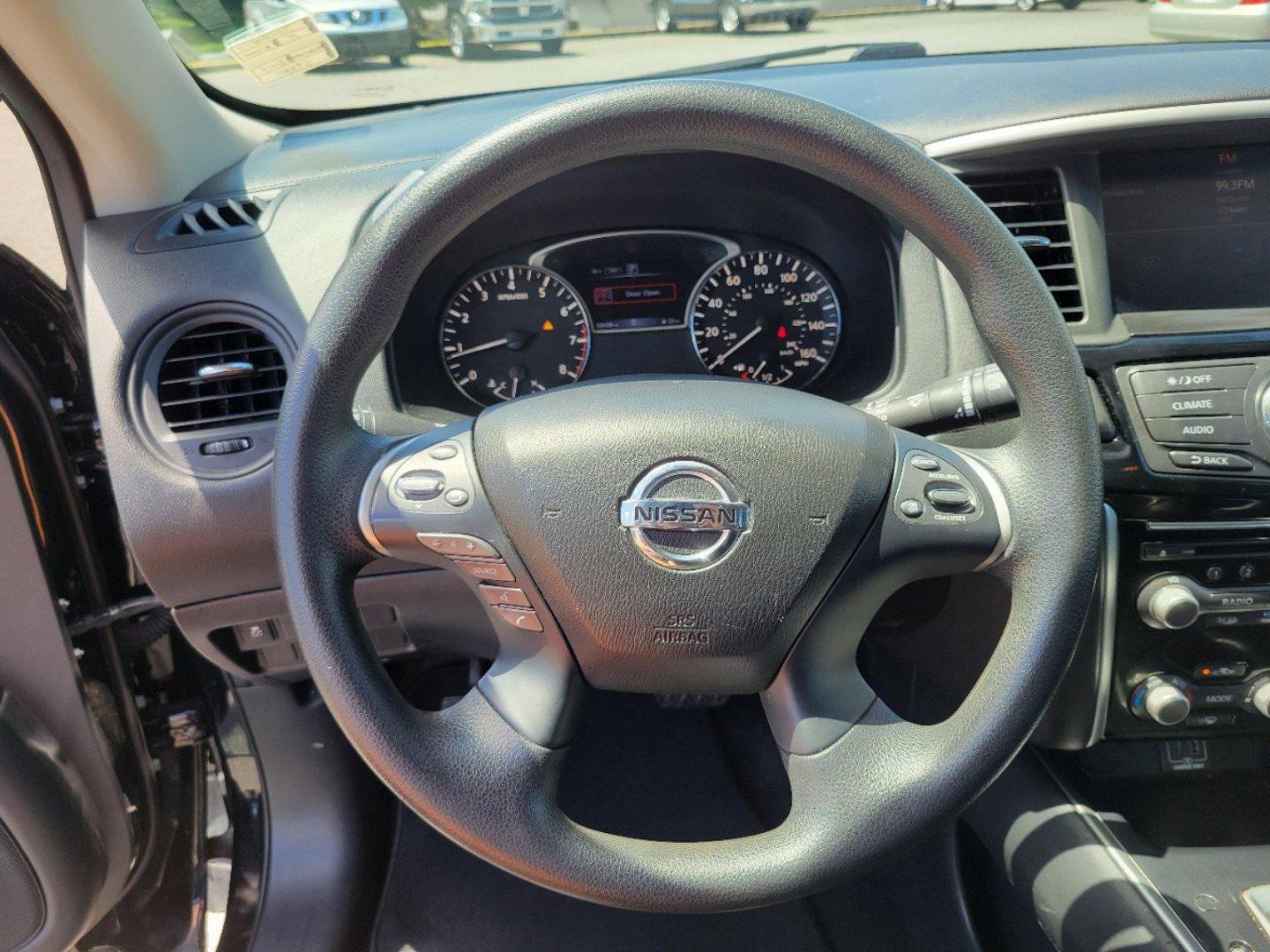 2019 Magnetic Black Pearl /Charcoal Nissan Pathfinder S (5N1DR2MM4KC) with an Regular Unleaded V-6 3.5 L/213 engine, 1-Speed CVT w/OD transmission, located at 1430 Gateway Drive, Opelika, AL, 36801, (334) 239-0944, 32.637871, -85.409790 - 2019 Nissan Pathfinder S - Photo#17