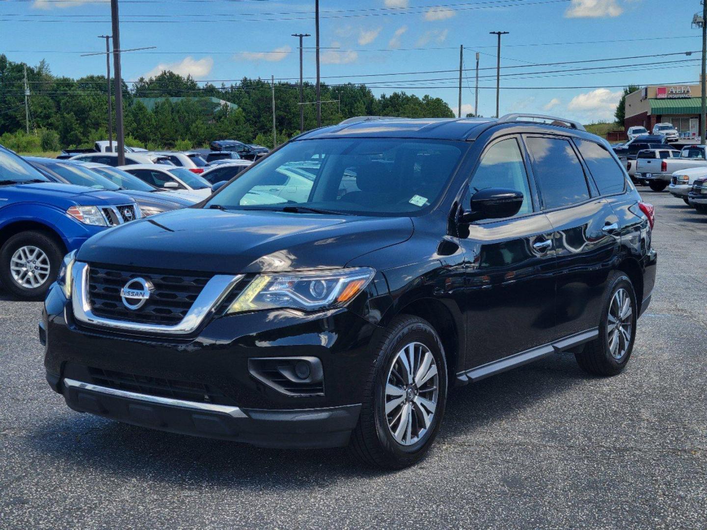 2019 Magnetic Black Pearl /Charcoal Nissan Pathfinder S (5N1DR2MM4KC) with an Regular Unleaded V-6 3.5 L/213 engine, 1-Speed CVT w/OD transmission, located at 1430 Gateway Drive, Opelika, AL, 36801, (334) 239-0944, 32.637871, -85.409790 - 2019 Nissan Pathfinder S - Photo#1