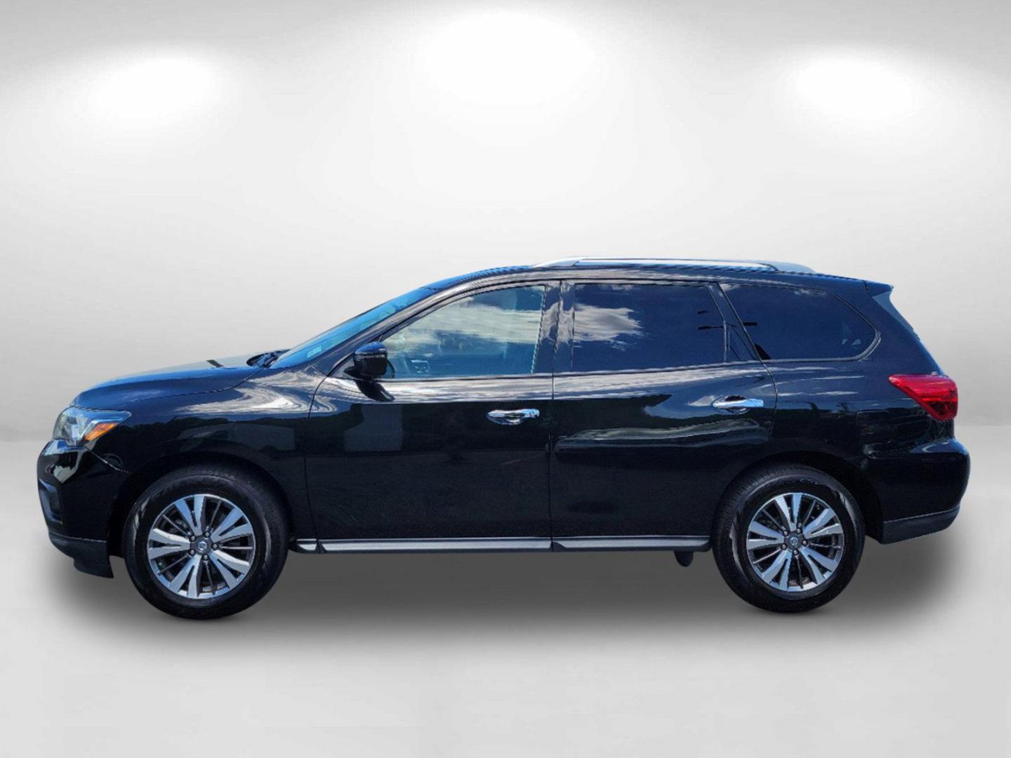 2019 Magnetic Black Pearl /Charcoal Nissan Pathfinder S (5N1DR2MM4KC) with an Regular Unleaded V-6 3.5 L/213 engine, 1-Speed CVT w/OD transmission, located at 1430 Gateway Drive, Opelika, AL, 36801, (334) 239-0944, 32.637871, -85.409790 - 2019 Nissan Pathfinder S - Photo#11