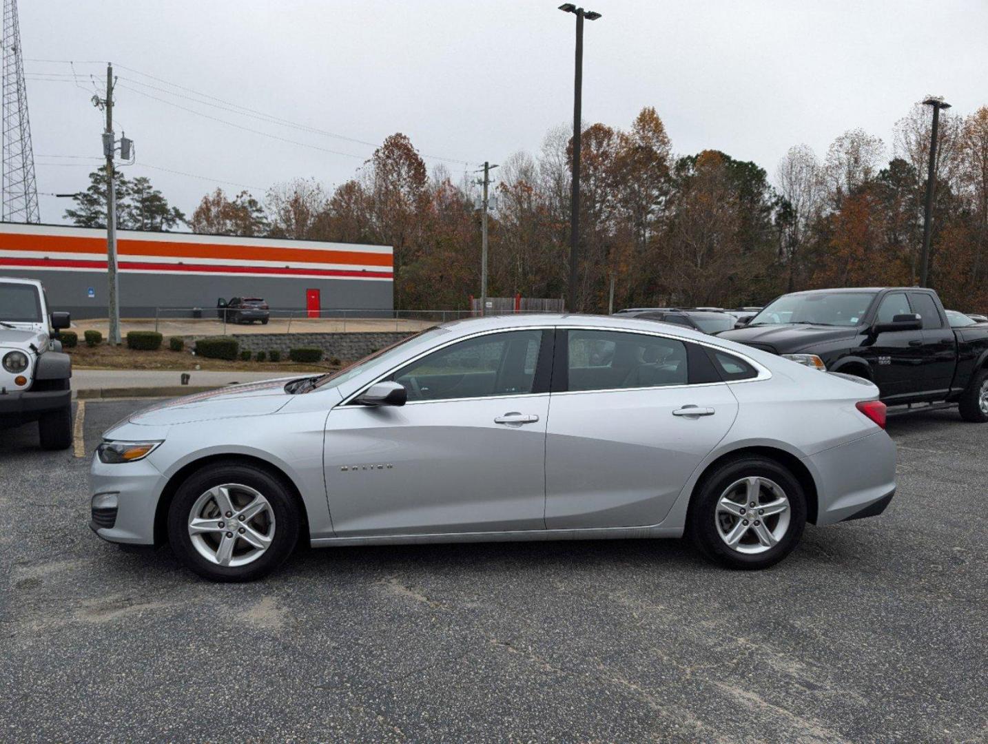 2020 /Dark Atmosphere/ Medium Ash Gray Chevrolet Malibu LS (1G1ZC5ST0LF) with an Turbocharged Gas I4 1.5L/91 engine, 1-Speed Automatic transmission, located at 3959 U.S. 80 W, Phenix City, AL, 36870, (334) 297-4885, 32.469296, -85.135185 - 2020 Chevrolet Malibu LS - Photo#7