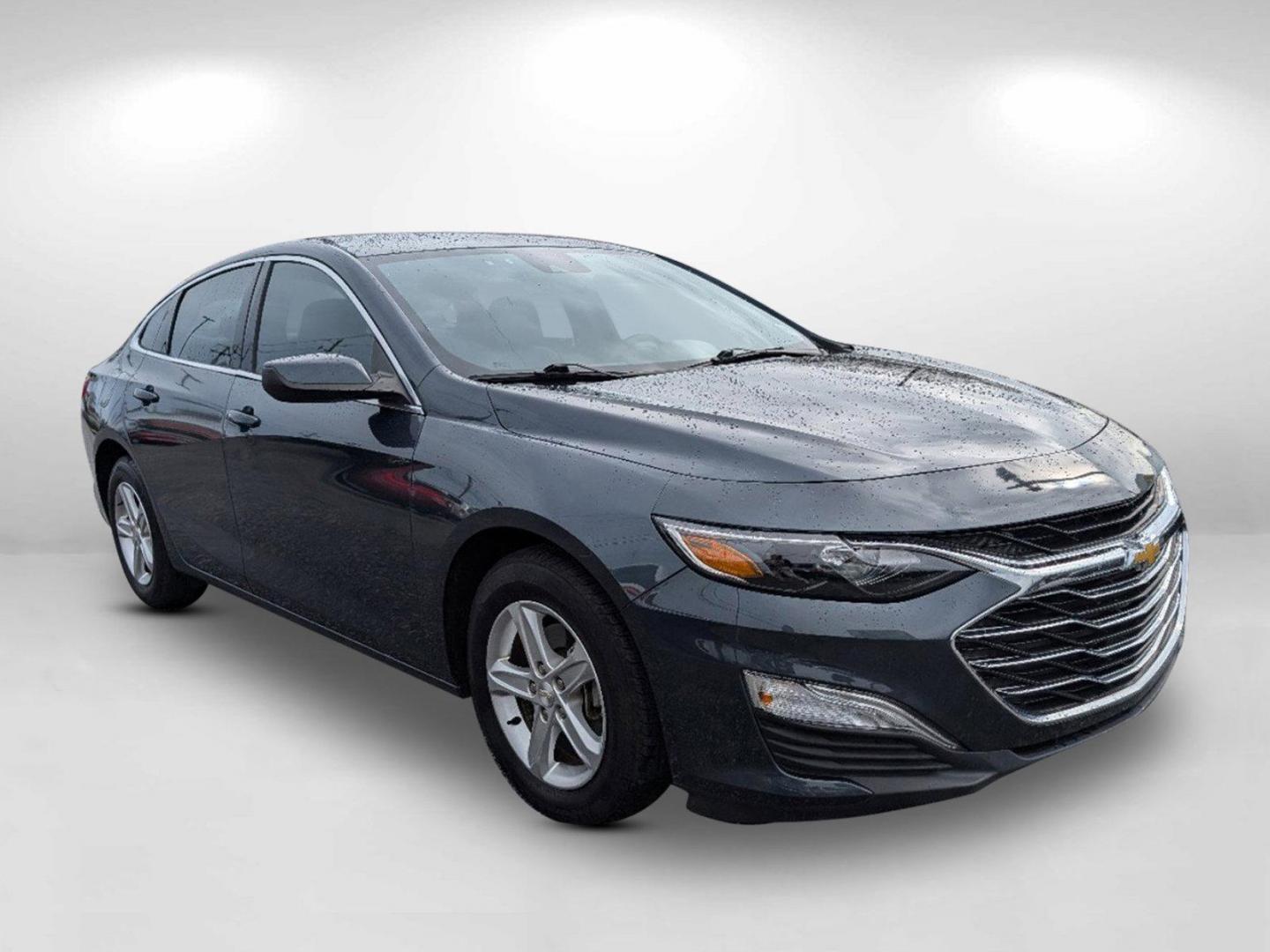 2020 /Dark Atmosphere/ Medium Ash Gray Chevrolet Malibu LS (1G1ZC5ST7LF) with an Turbocharged Gas I4 1.5L/91 engine, 1-Speed Automatic transmission, located at 3959 U.S. 80 W, Phenix City, AL, 36870, (334) 297-4885, 32.469296, -85.135185 - 2020 Chevrolet Malibu LS - Photo#5