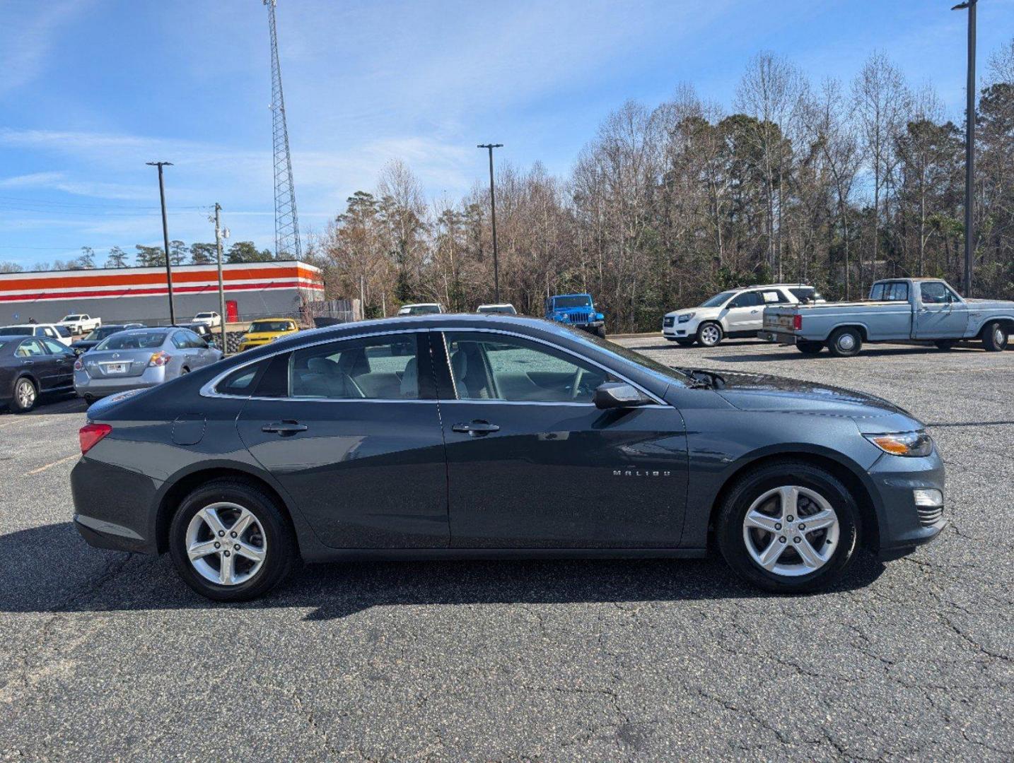 2020 /Dark Atmosphere/ Medium Ash Gray Chevrolet Malibu LS (1G1ZC5ST4LF) with an Turbocharged Gas I4 1.5L/91 engine, 1-Speed Automatic transmission, located at 3959 U.S. 80 W, Phenix City, AL, 36870, (334) 297-4885, 32.469296, -85.135185 - 2020 Chevrolet Malibu LS - Photo#4