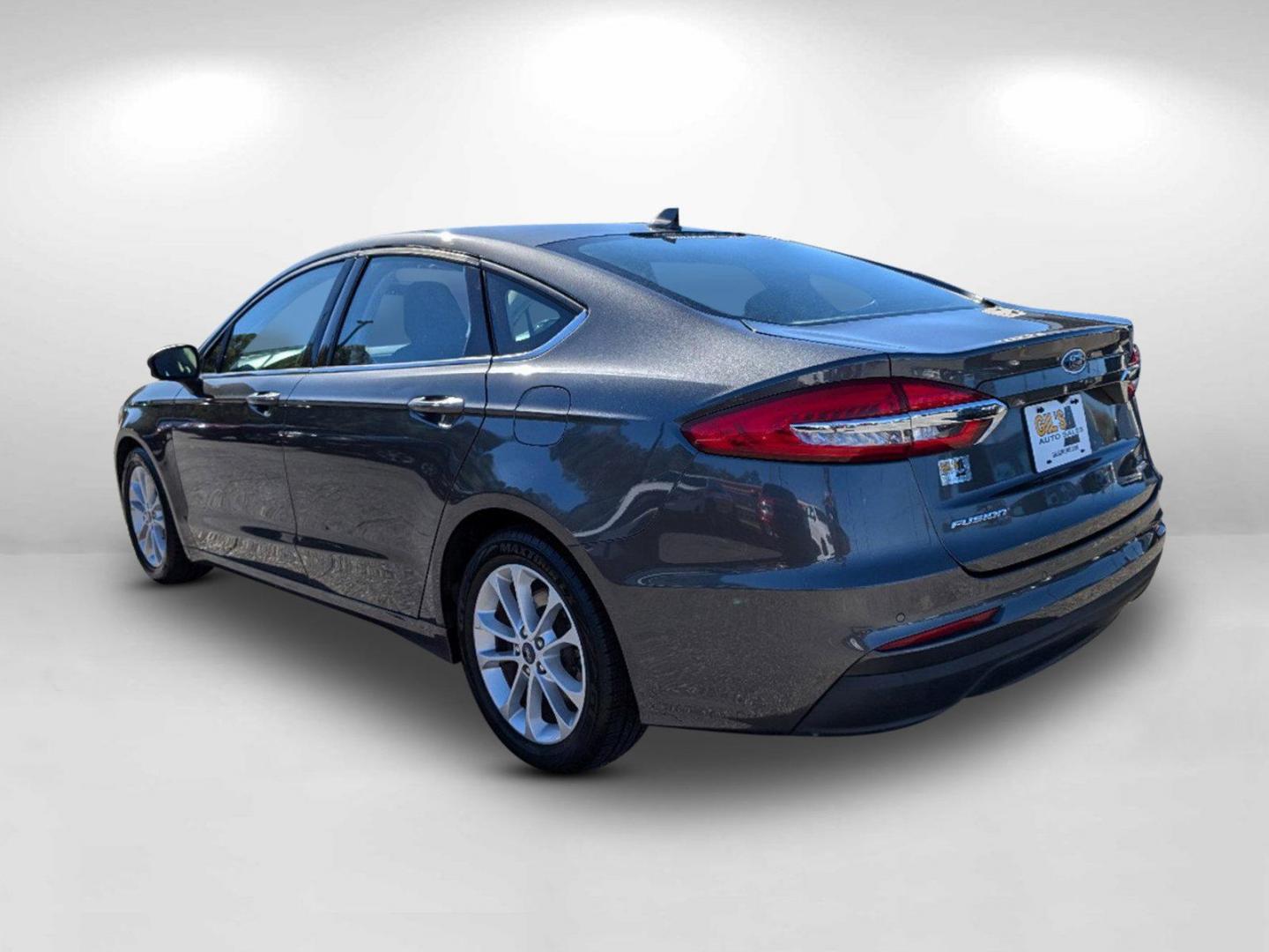 2020 Ford Fusion SE (3FA6P0HD8LR) with an Intercooled Turbo Regular Unleaded I-4 1.5 L/91 engine, 6-Speed Automatic w/OD transmission, located at 1430 Gateway Drive, Opelika, AL, 36801, (334) 239-0944, 32.637871, -85.409790 - 2020 Ford Fusion SE - Photo#6