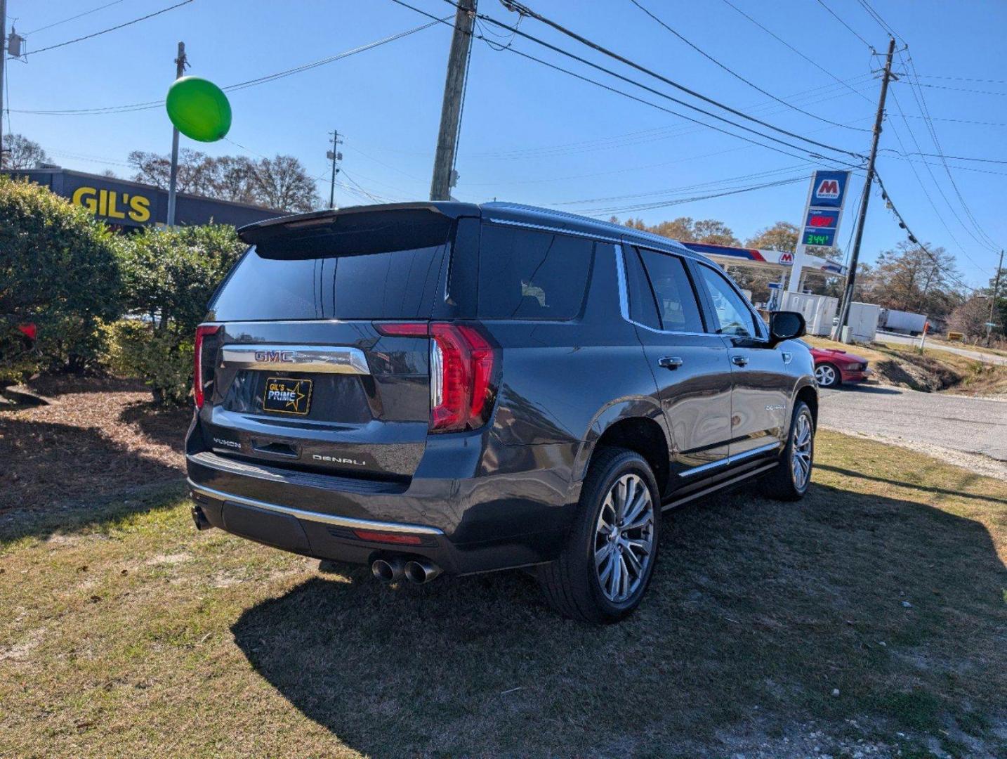 2021 /Dark Walnut/Very Dark Ash Gray GMC Yukon Denali (1GKS1DKL5MR) with an Gas V8 6.2L/ engine, 10-Speed Automatic transmission, located at 3959 U.S. 80 W, Phenix City, AL, 36870, (334) 297-4885, 32.469296, -85.135185 - 2021 GMC Yukon Denali - Photo#4